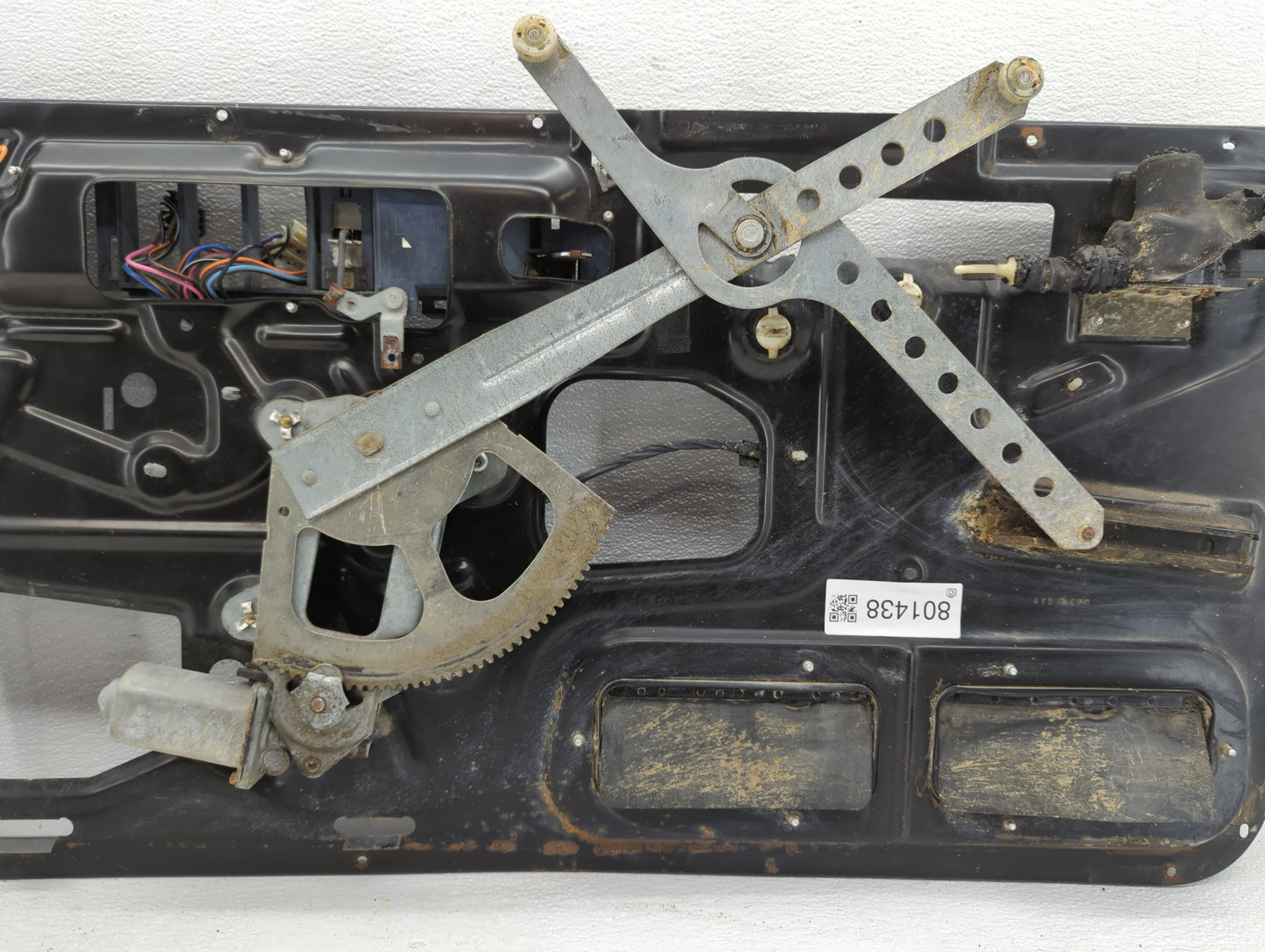 Chevrolet Suburban 2500 Driver Left Front Window Regulator - Oemusedautoparts1.com