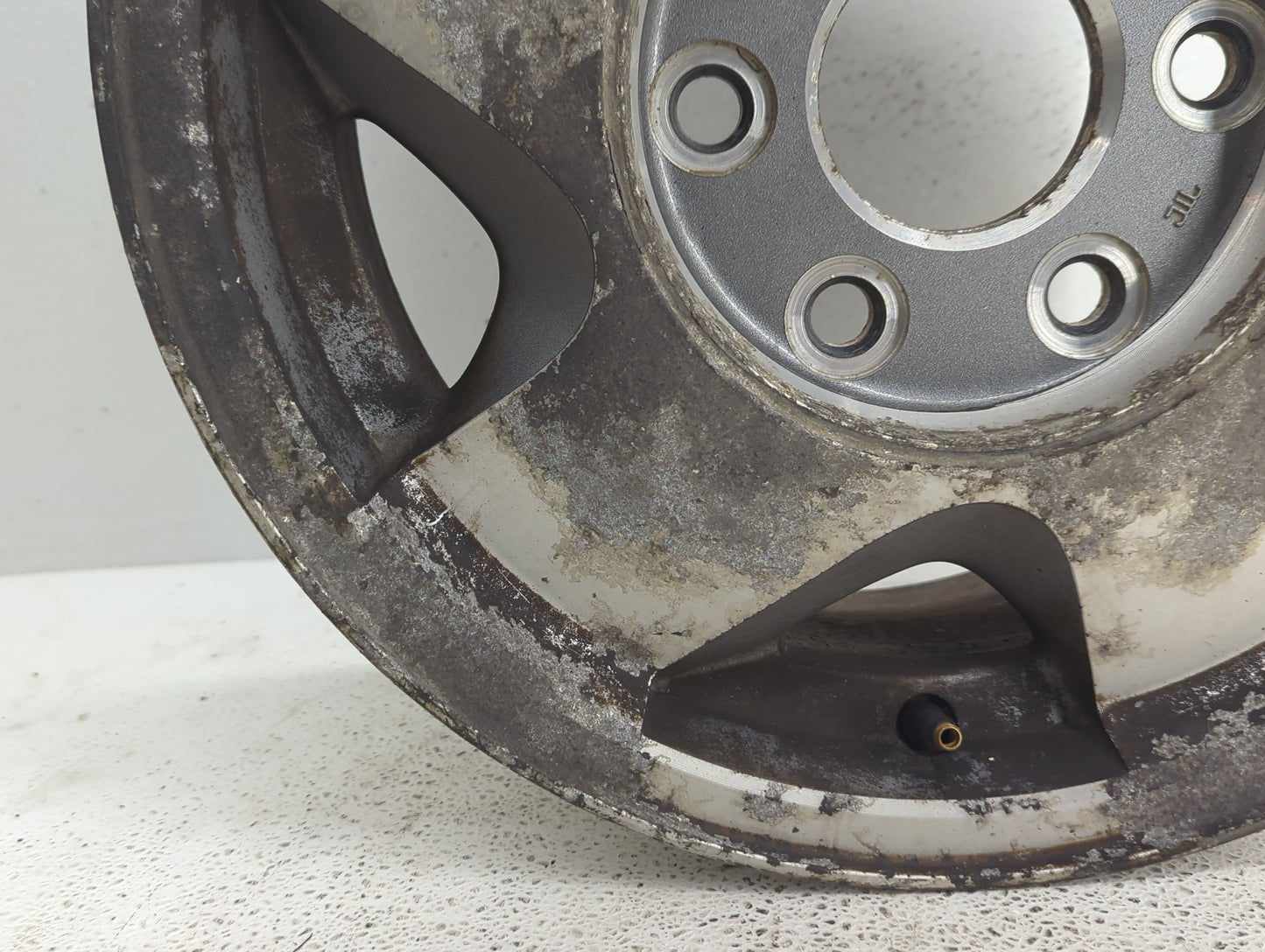 1995-1999 Chevrolet Tahoe Oem Wheel Rim 856255 - Oemusedautoparts1.com