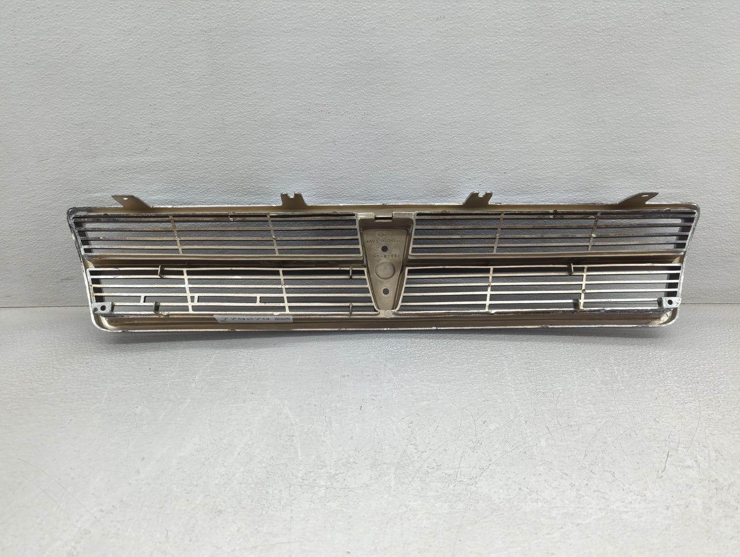 1994-1995 Ford Aspire Front Grille Bumper Not Included - Oemusedautoparts1.com