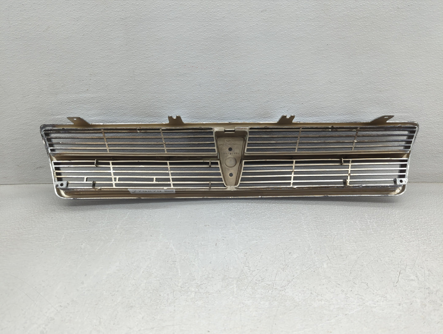 1994-1995 Ford Aspire Front Grille Bumper Not Included - Oemusedautoparts1.com