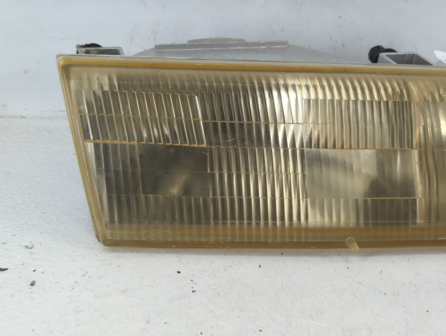 1992 Ford Crown Victoria Passenger Right Oem Head Light Headlight Lamp - Oemusedautoparts1.com