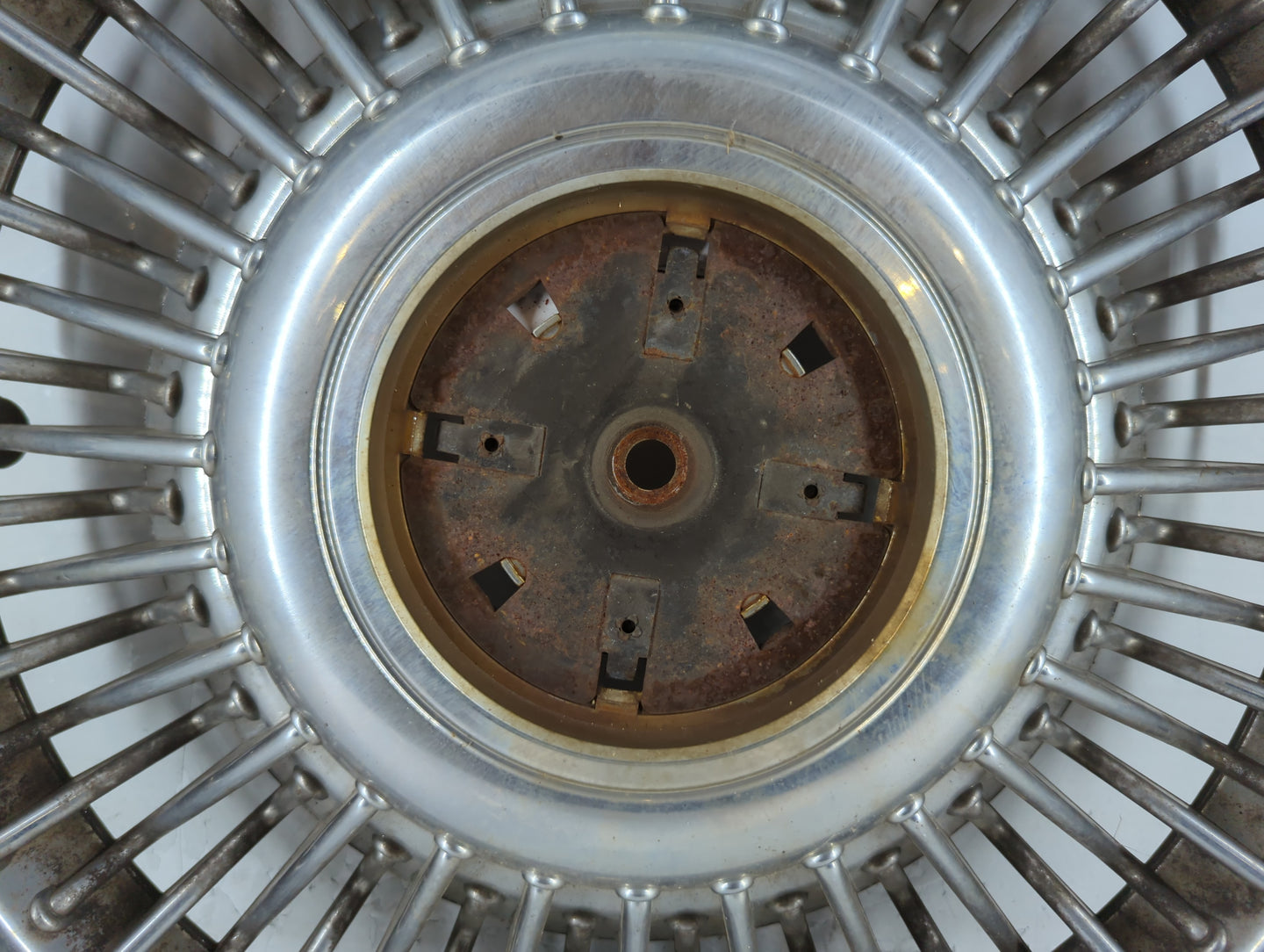 1997-1997 Ford Crown Victoria Driver Front Wheel Hub Oem 848622 - Oemusedautoparts1.com