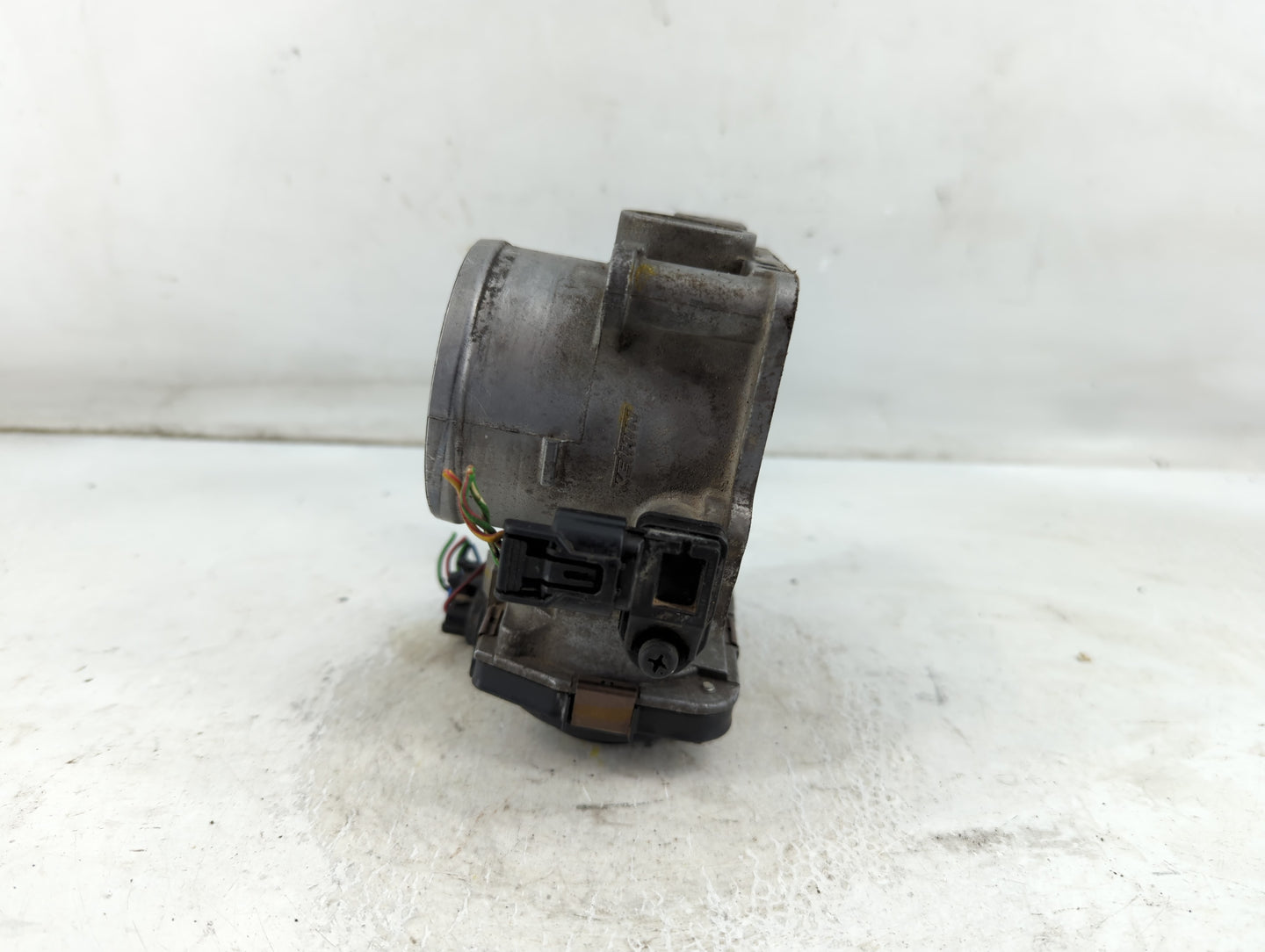 1996-1997 Ford Crown Victoria Throttle Body P/N:GMA3A_J10000054630 Fits Fits 1996 1997 OEM Used Auto Parts - Oemusedautopart