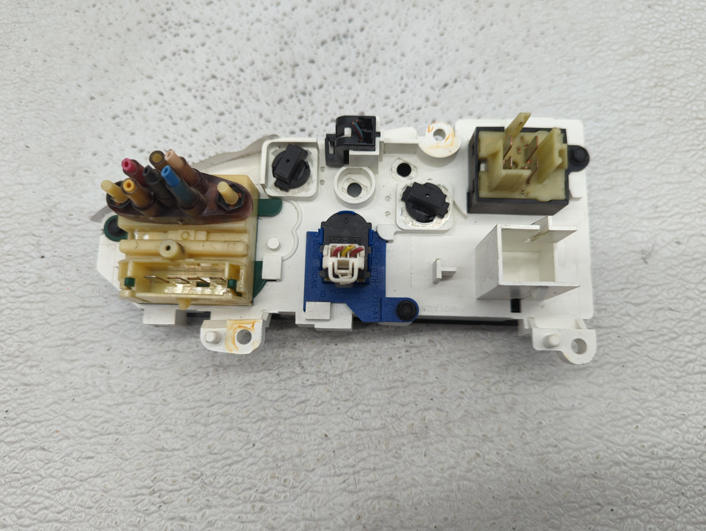 1997 Ford E-150 Climate Control Module Temperature AC/Heater Replacement P/N:XC2H-19C733-AA Fits OEM Used Auto Parts - Oemus