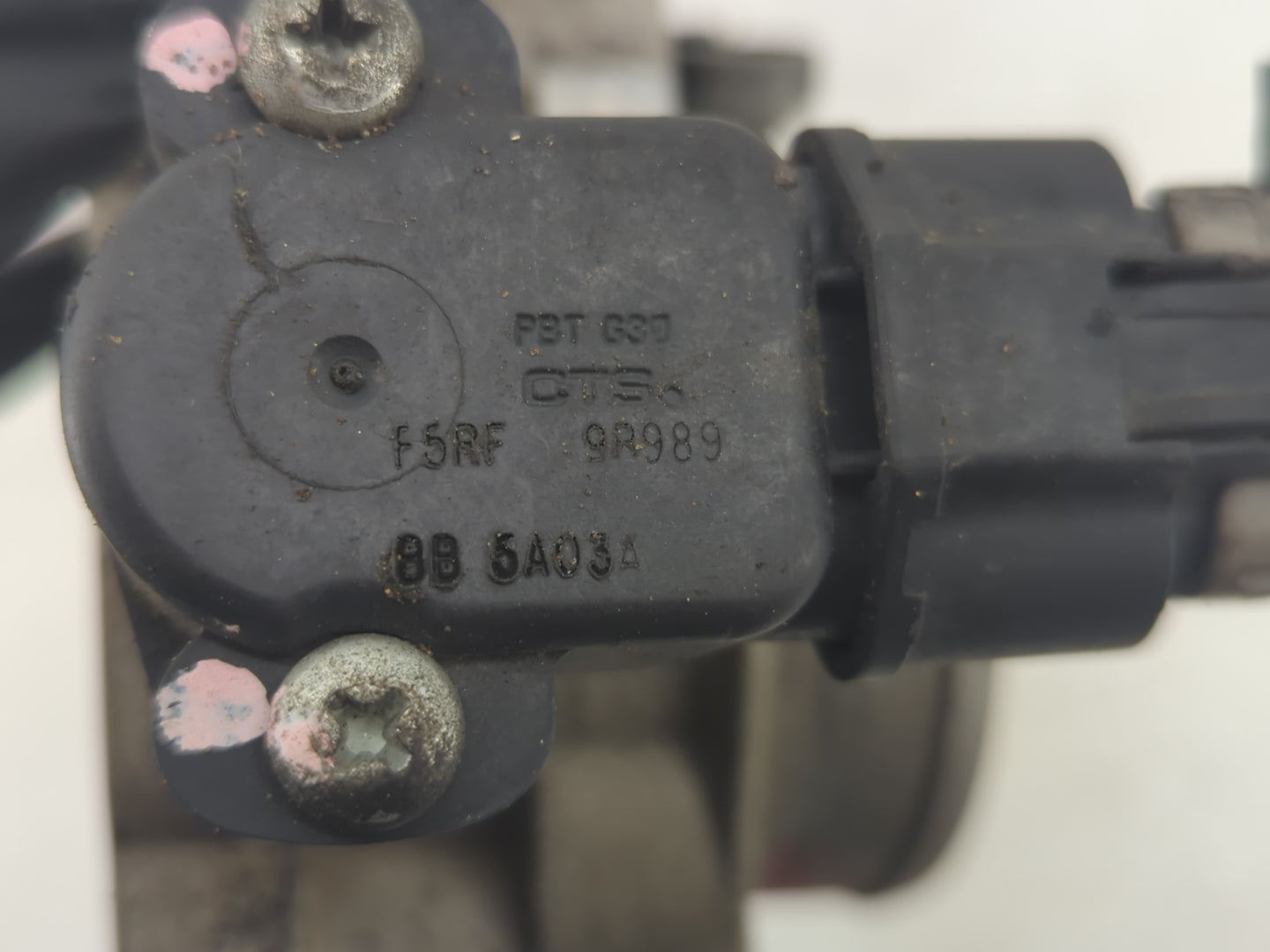 1997 Ford Escort Throttle Body P/N:F5RF 9R989 Fits OEM Used Auto Parts - Oemusedautoparts1.com