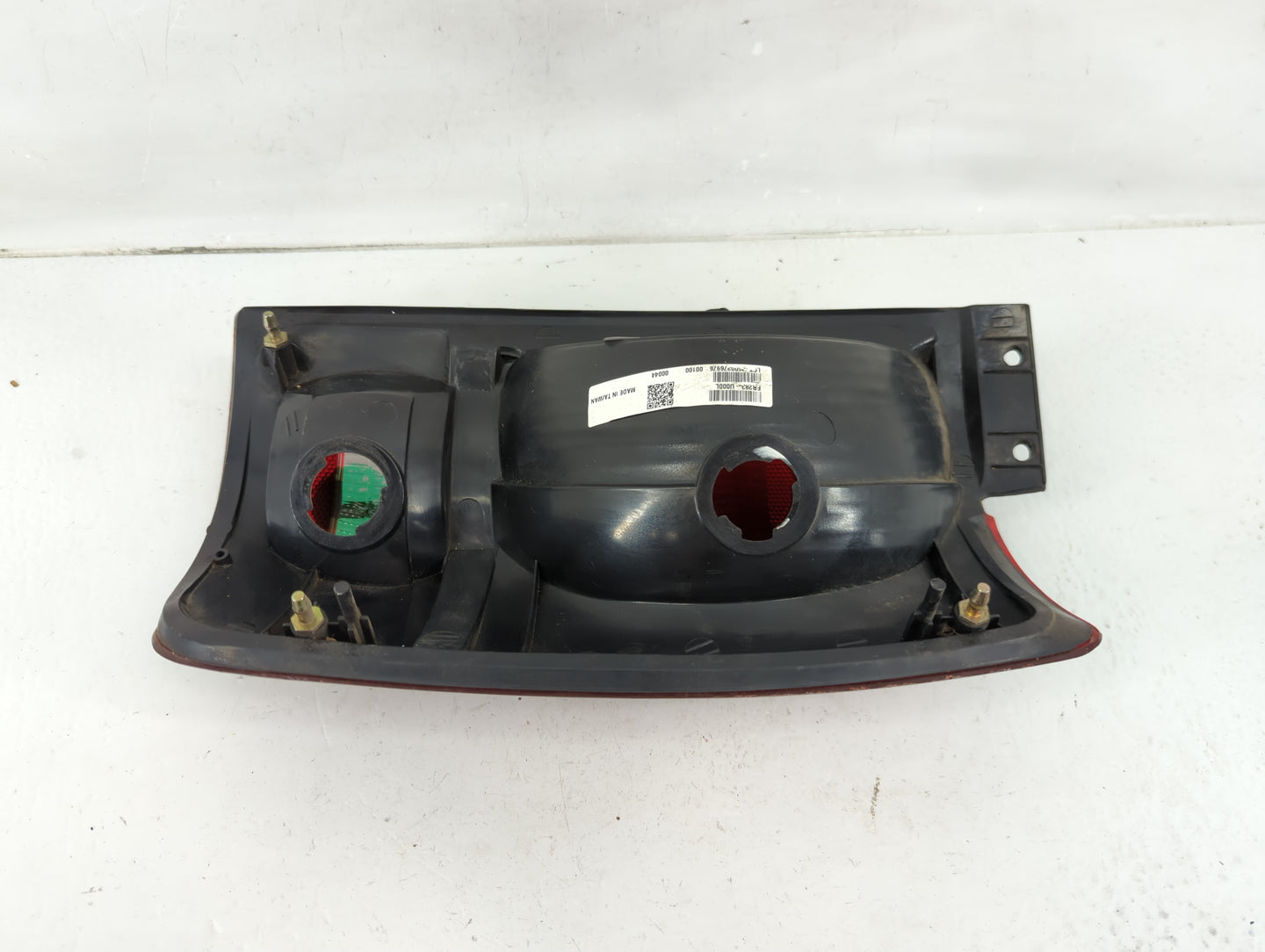 1997-2002 Ford Expedition Tail Light Assembly Driver Left OEM P/N:FR283-U000L Fits Fits 1997 1998 1999 2000 2001 2002 OEM Us