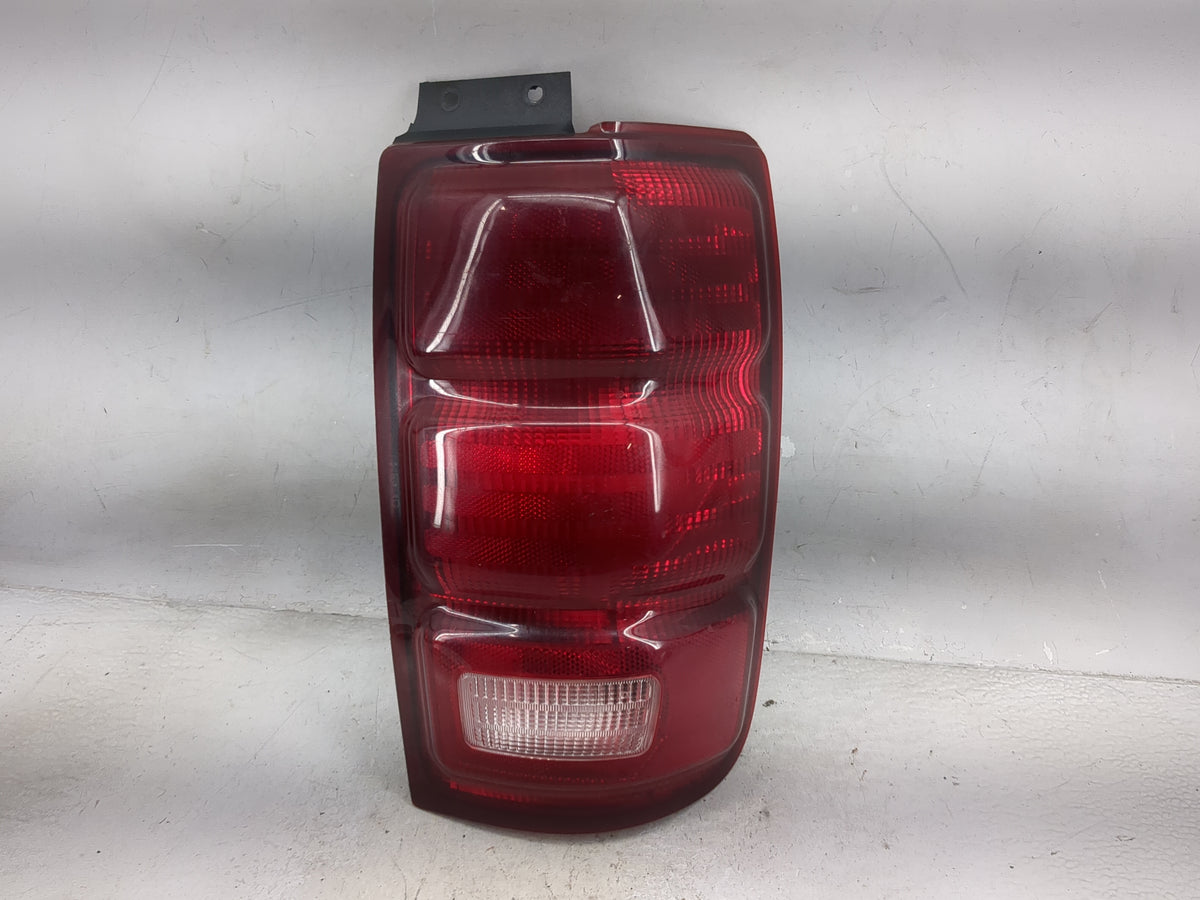 1997 Ford Expedition Tail Light Assembly Passenger Right OEM P/N:F18B-13441-A9 F17B-13411-BC, 44ZH-1093 Fits OEM Used Auto P