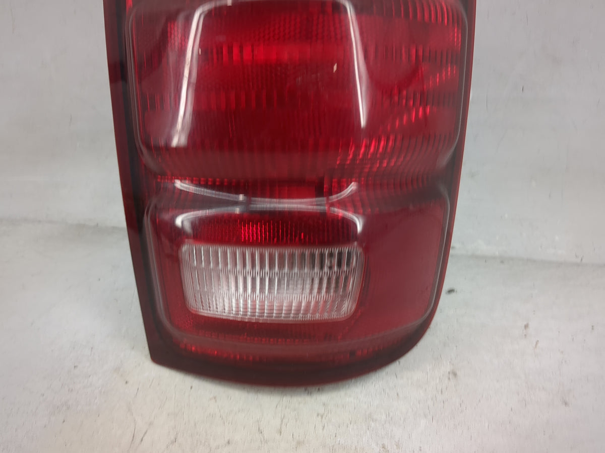 1997 Ford Expedition Tail Light Assembly Passenger Right OEM P/N:F18B-13441-A9 F17B-13411-BC, 44ZH-1093 Fits OEM Used Auto P