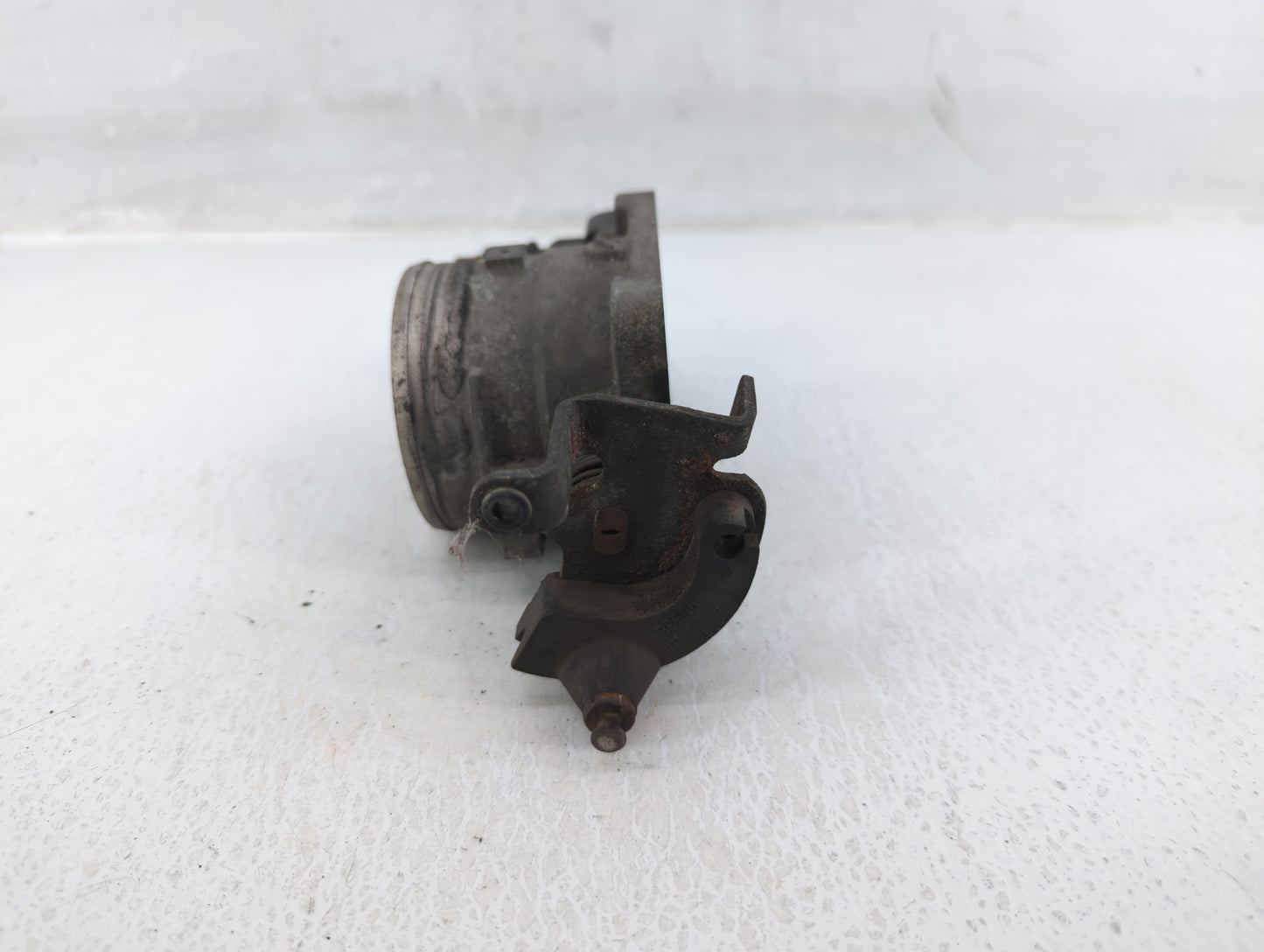 1997-1998 Ford Expedition Throttle Body P/N:3L1E-AB F75U-AB Fits Fits 1997 1998 OEM Used Auto Parts - Oemusedautoparts1.com
