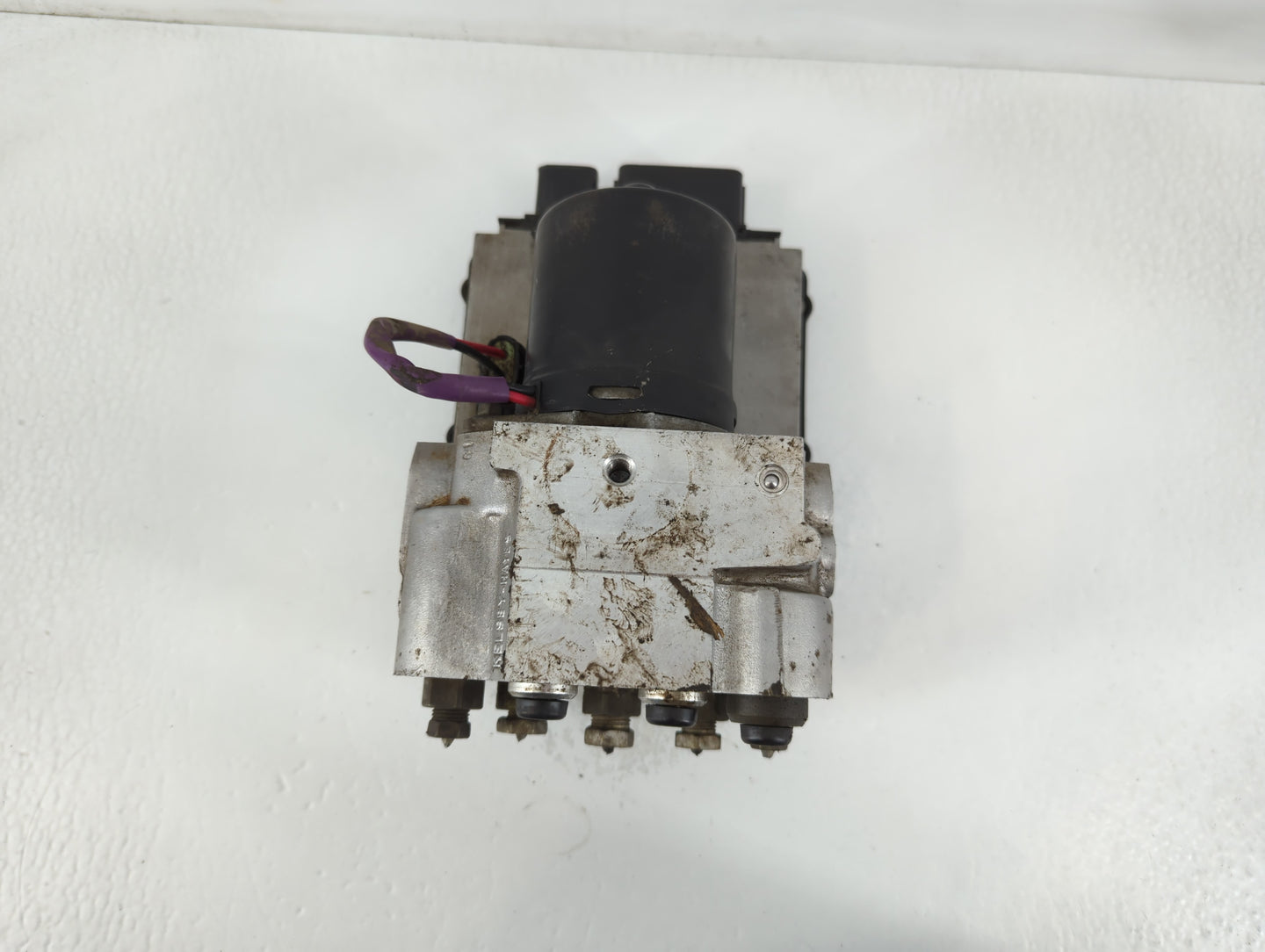 1997 Ford Expedition ABS Pump Control Module Replacement P/N:FAB6U3V A Fits OEM Used Auto Parts - Oemusedautoparts1.com