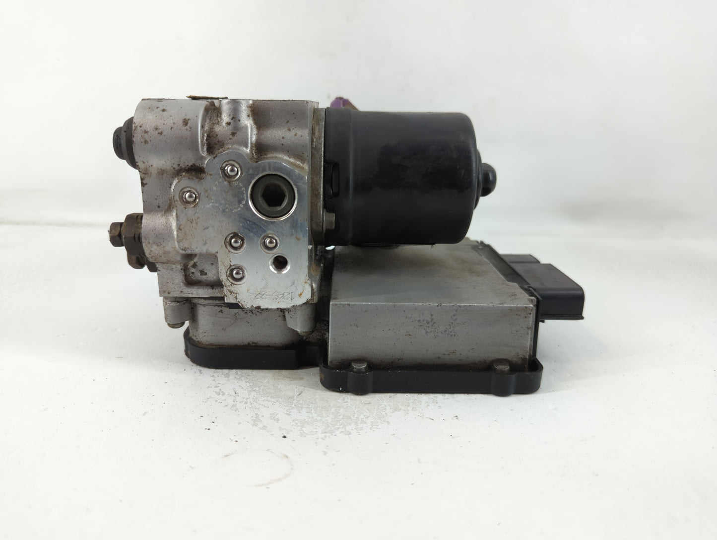 1997 Ford Expedition ABS Pump Control Module Replacement P/N:FAB6U3V A Fits OEM Used Auto Parts - Oemusedautoparts1.com