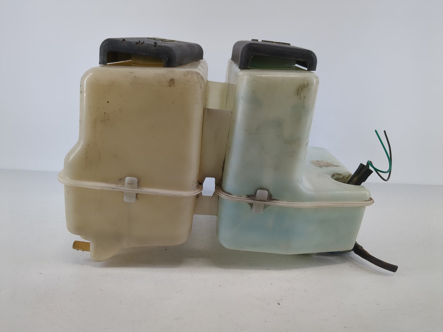 1997 Ford Explorer Windshield Washer Fluid Reservoir Bottle Oem - Oemusedautoparts1.com