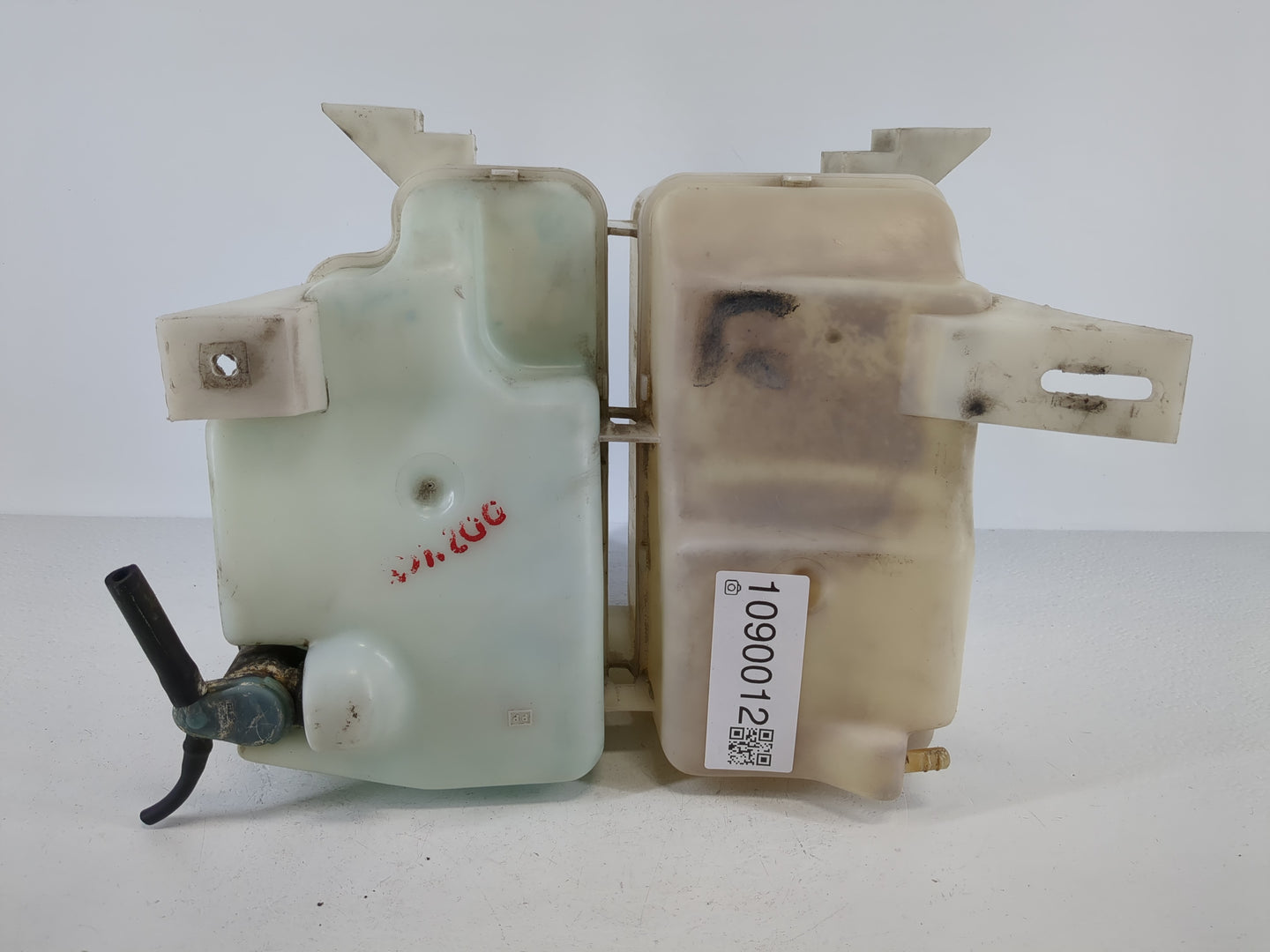 1997 Ford Explorer Windshield Washer Fluid Reservoir Bottle Oem - Oemusedautoparts1.com