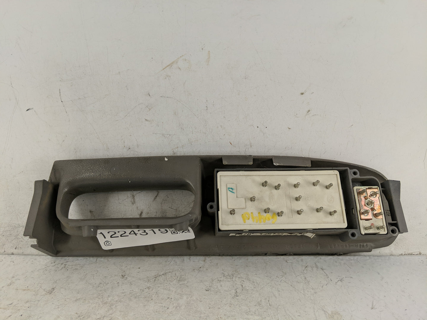 1997 Ford Explorer Master Power Window Switch Replacement Driver Side Left P/N:F87B-14B133-BCW Fits OEM Used Auto Parts - Oe