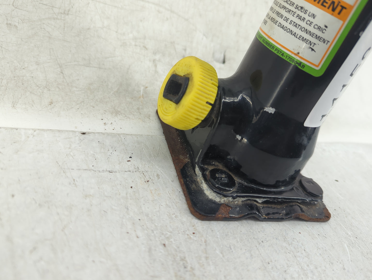 1997 Ford Explorer Spare Scissor Car Jack - Oemusedautoparts1.com