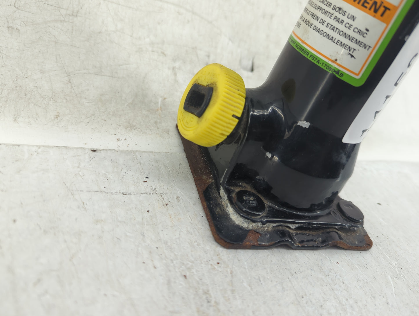 1997 Ford Explorer Spare Scissor Car Jack - Oemusedautoparts1.com