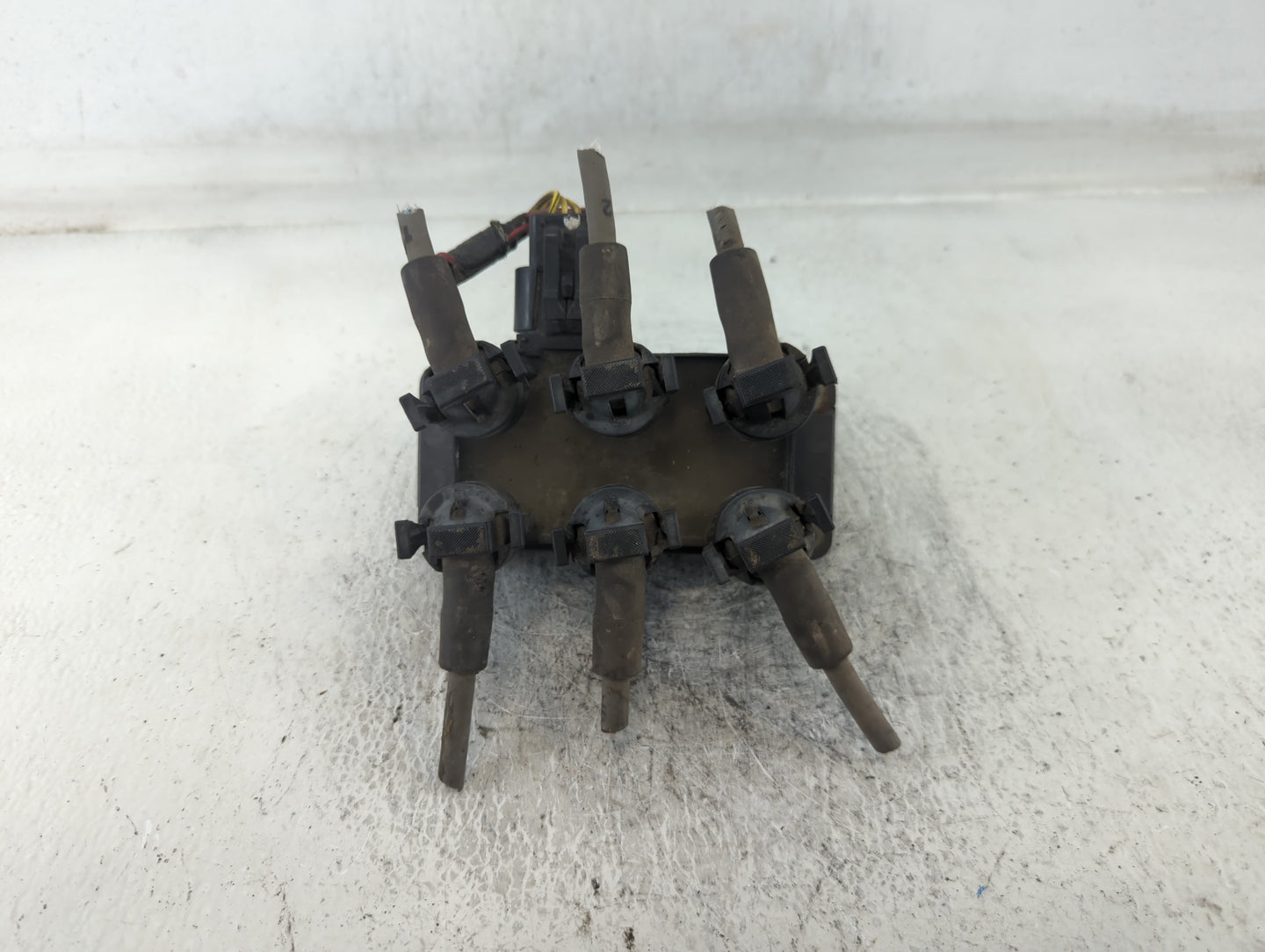 1997 Ford Explorer Engine Ignition Distributor OEM P/N:90TF-12029-A1A Fits OEM Used Auto Parts - Oemusedautoparts1.com