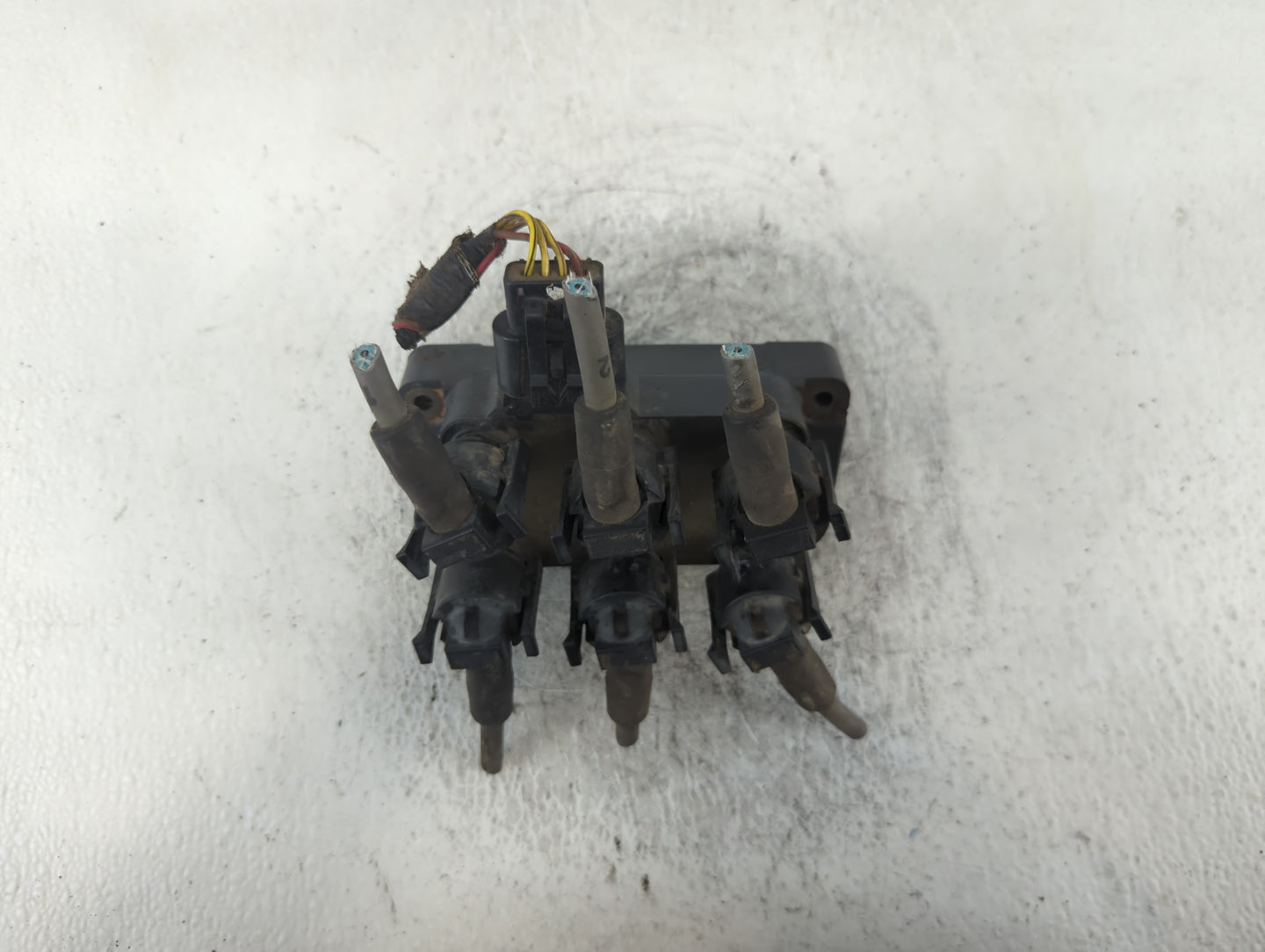1997 Ford Explorer Engine Ignition Distributor OEM P/N:90TF-12029-A1A Fits OEM Used Auto Parts - Oemusedautoparts1.com