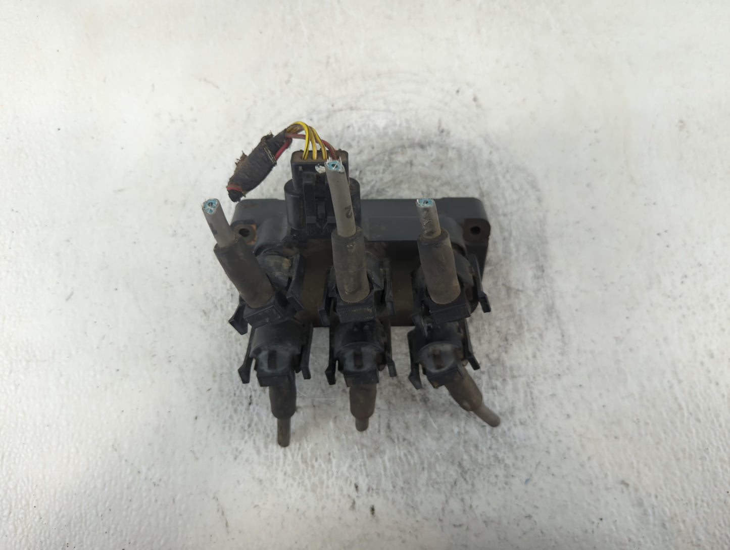1997 Ford Explorer Engine Ignition Distributor OEM P/N:90TF-12029-A1A Fits OEM Used Auto Parts - Oemusedautoparts1.com