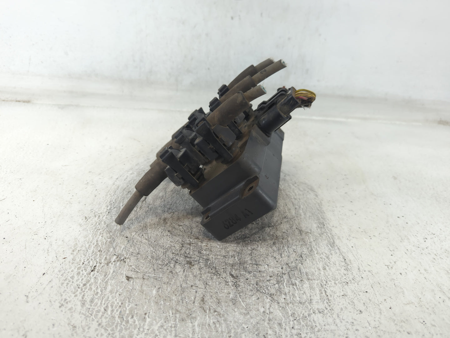 1997 Ford Explorer Engine Ignition Distributor OEM P/N:90TF-12029-A1A Fits OEM Used Auto Parts - Oemusedautoparts1.com