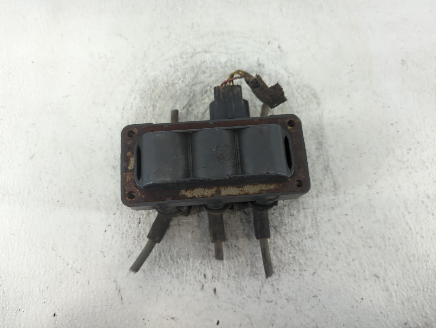 1997 Ford Explorer Engine Ignition Distributor OEM P/N:90TF-12029-A1A Fits OEM Used Auto Parts - Oemusedautoparts1.com