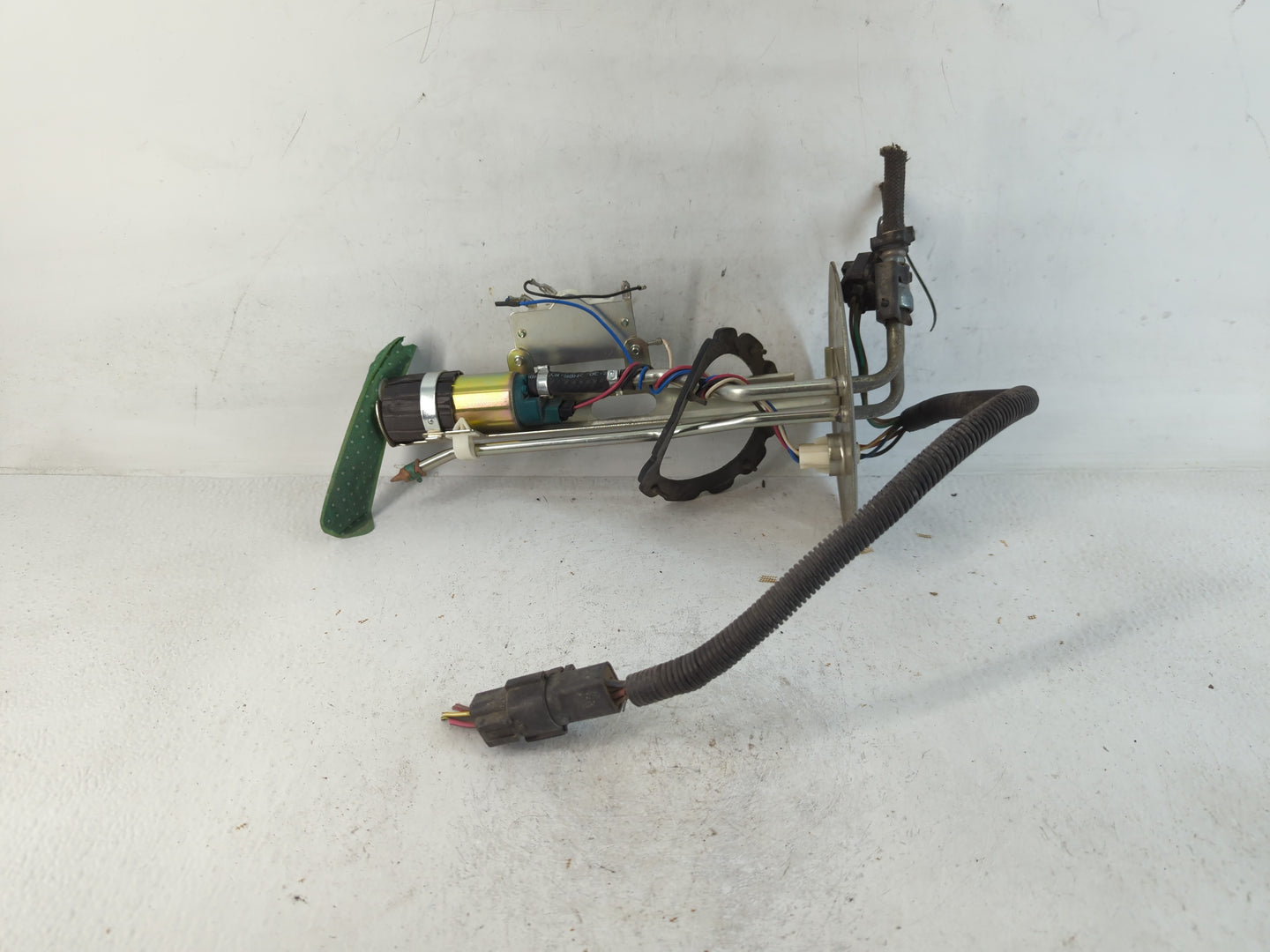 1997-1998 Ford Explorer Electrical Gas Fuel Pump Assembly - Oemusedautoparts1.com