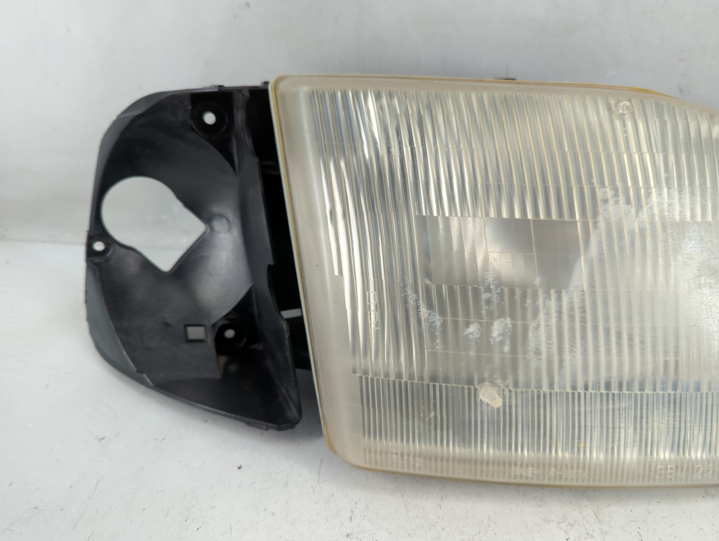 1997-1997 Ford F-150 Passenger Right Oem Head Light Headlight Lamp - Oemusedautoparts1.com