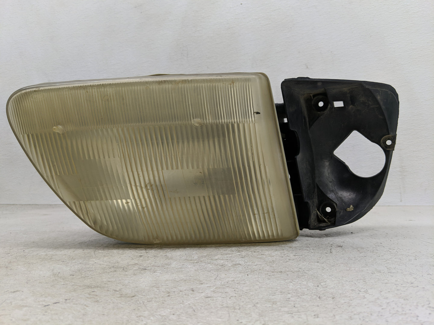 1997-1997 Ford F-150 Passenger Right Oem Head Light Headlight Lamp - Oemusedautoparts1.com