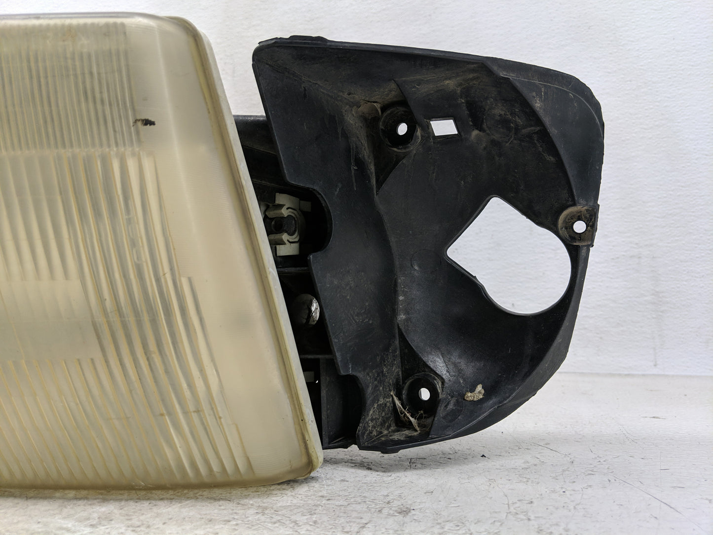 1997-1997 Ford F-150 Passenger Right Oem Head Light Headlight Lamp - Oemusedautoparts1.com