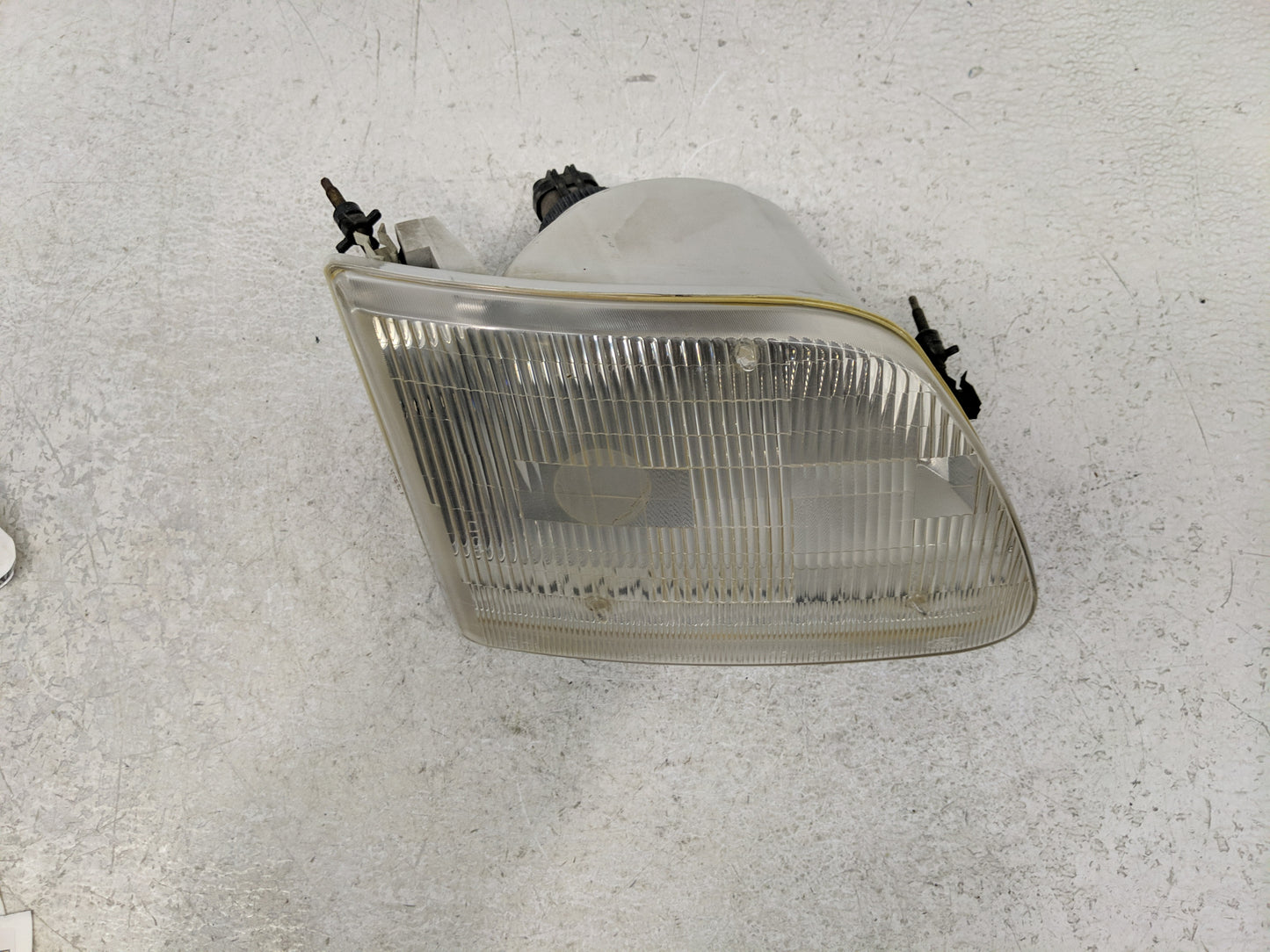 1997-2003 Ford F-150 Passenger Right Oem Head Light Headlight Lamp - Oemusedautoparts1.com