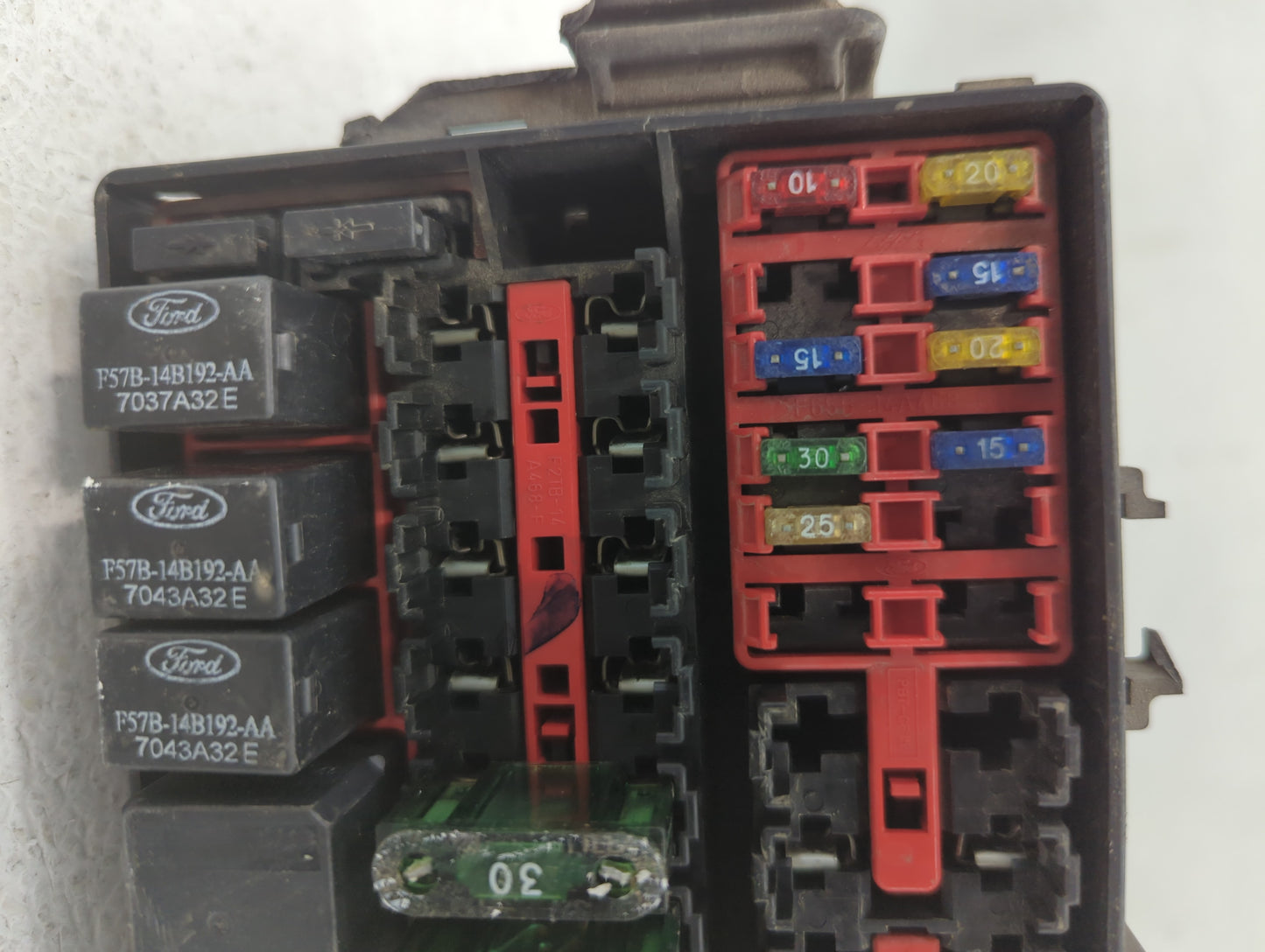 1997 Ford F-150 Fusebox Fuse Box Panel Relay Module Fits OEM Used Auto Parts - Oemusedautoparts1.com