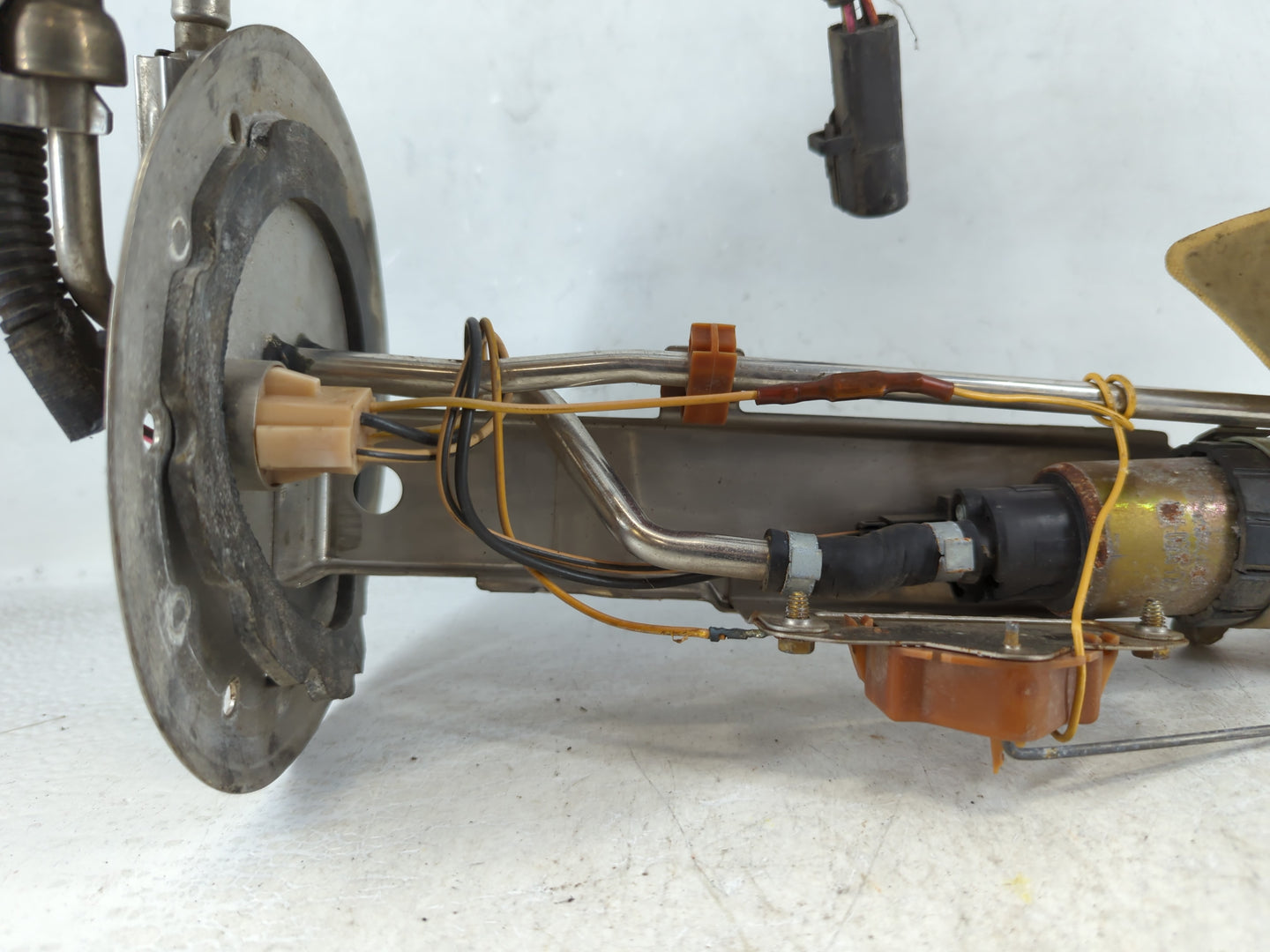 1997-1998 Ford F-150 Electrical Gas Fuel Pump Assembly - Oemusedautoparts1.com