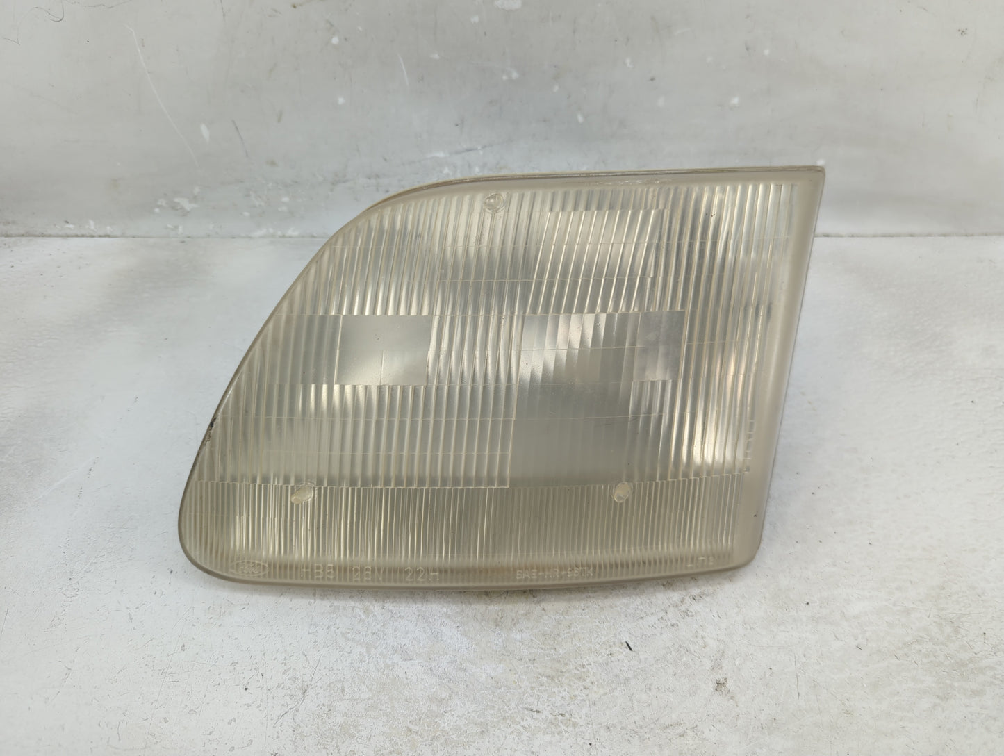 1997-1997 Ford F-150 Passenger Right Oem Head Light Headlight Lamp - Oemusedautoparts1.com