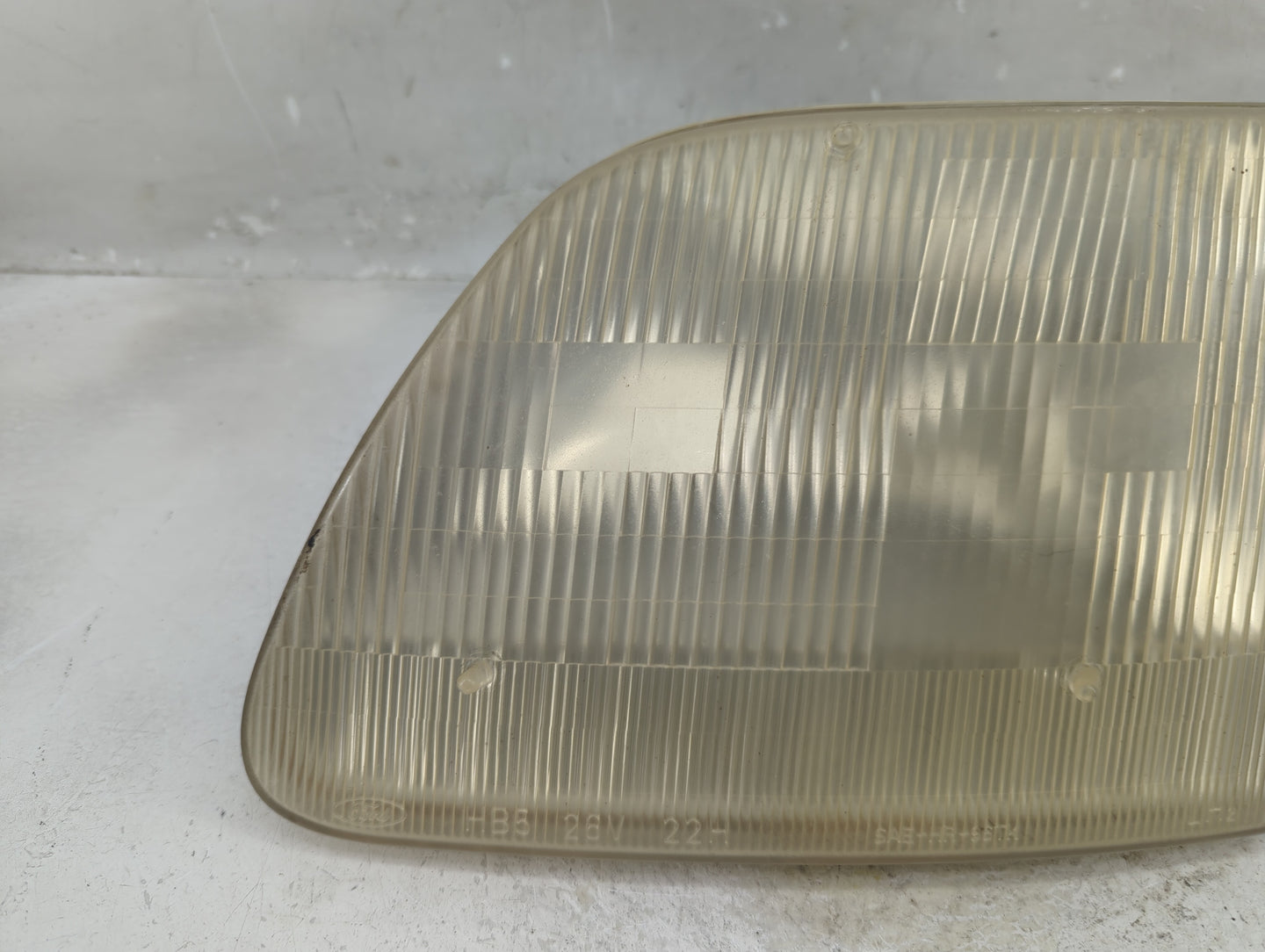 1997-1997 Ford F-150 Passenger Right Oem Head Light Headlight Lamp - Oemusedautoparts1.com