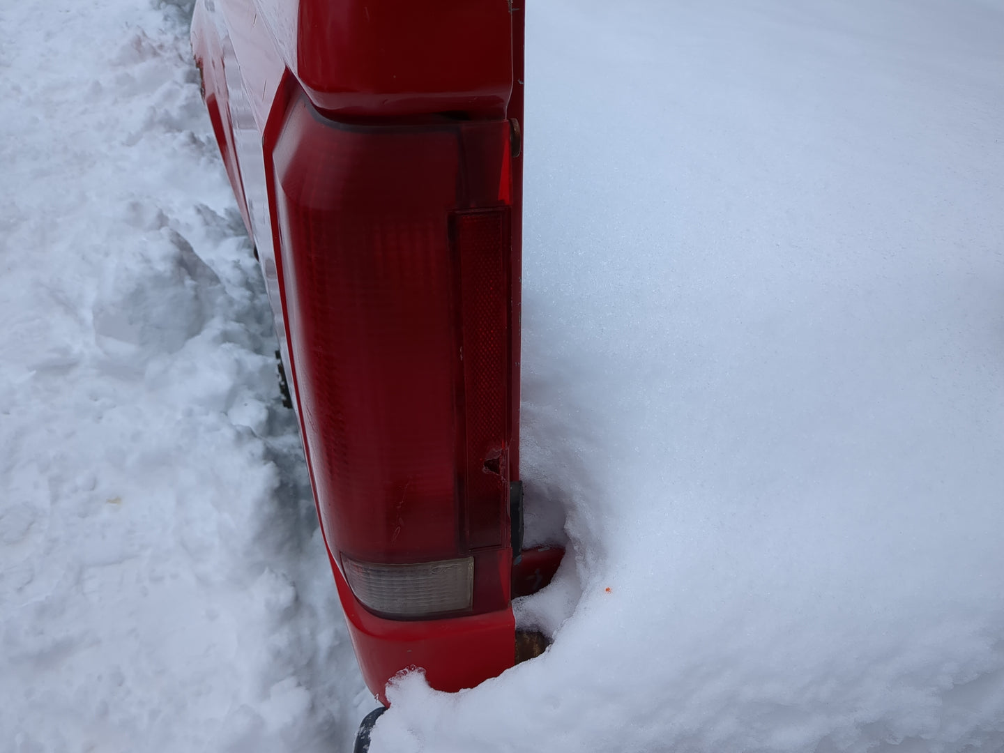 1997-2007 Ford F-250 Tail Light Assembly Driver Left OEM Fits Fits 1997 1998 1999 2000 2001 2002 2003 2004 2005 2006 2007 OE