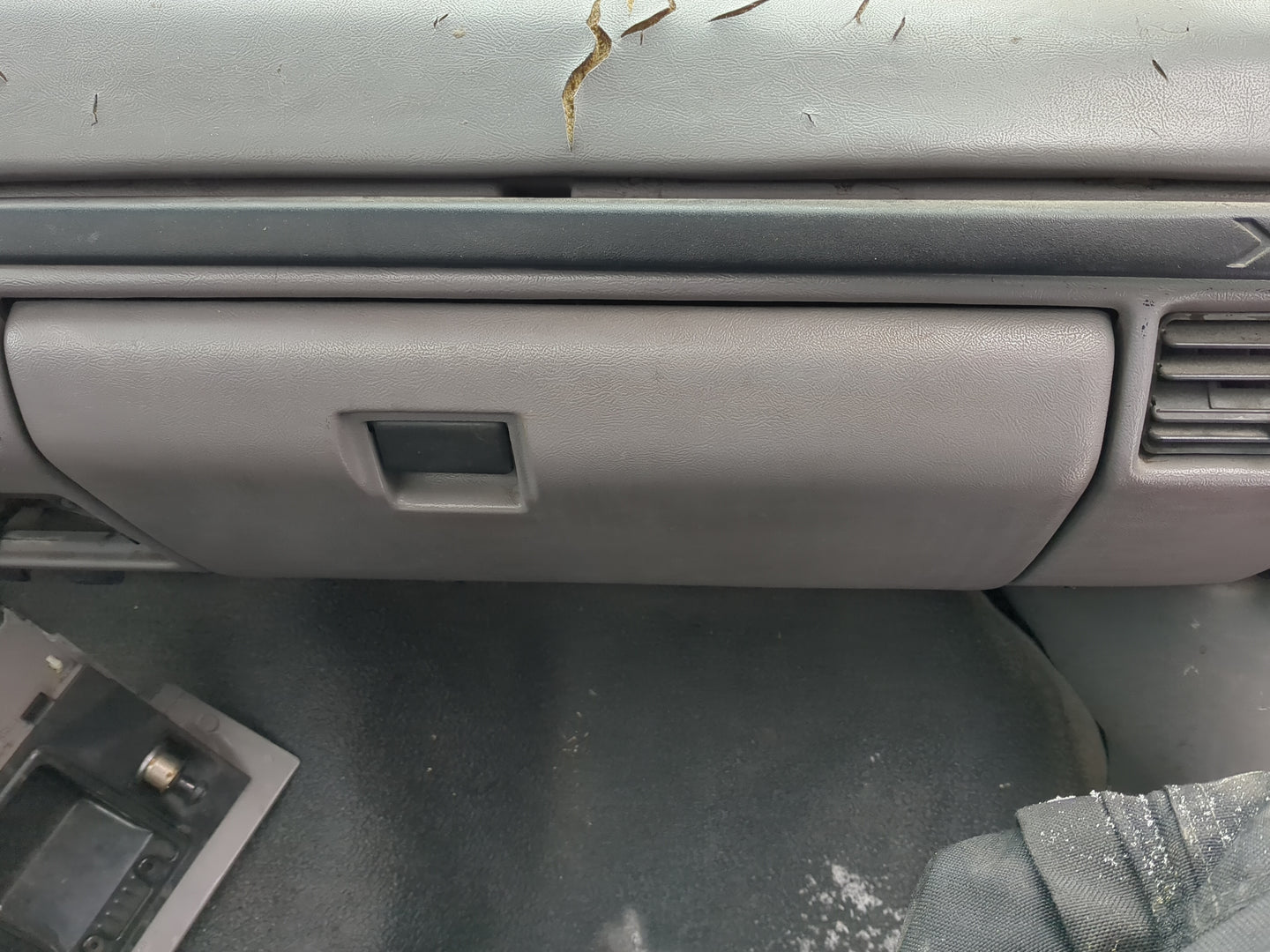1997 Ford F-250 Passenger Glove Box Door Storage Compartment - Oemusedautoparts1.com