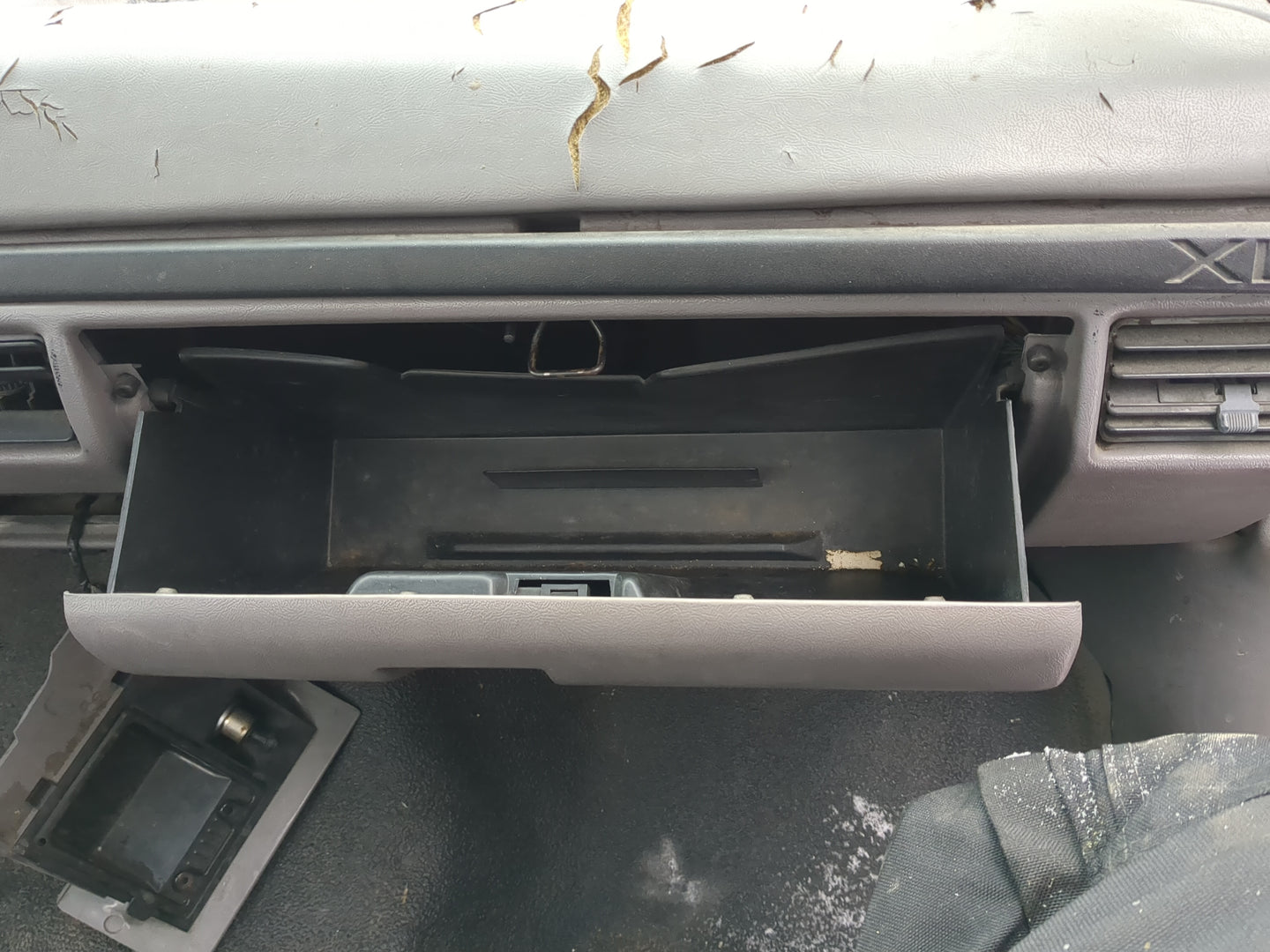 1997 Ford F-250 Passenger Glove Box Door Storage Compartment - Oemusedautoparts1.com