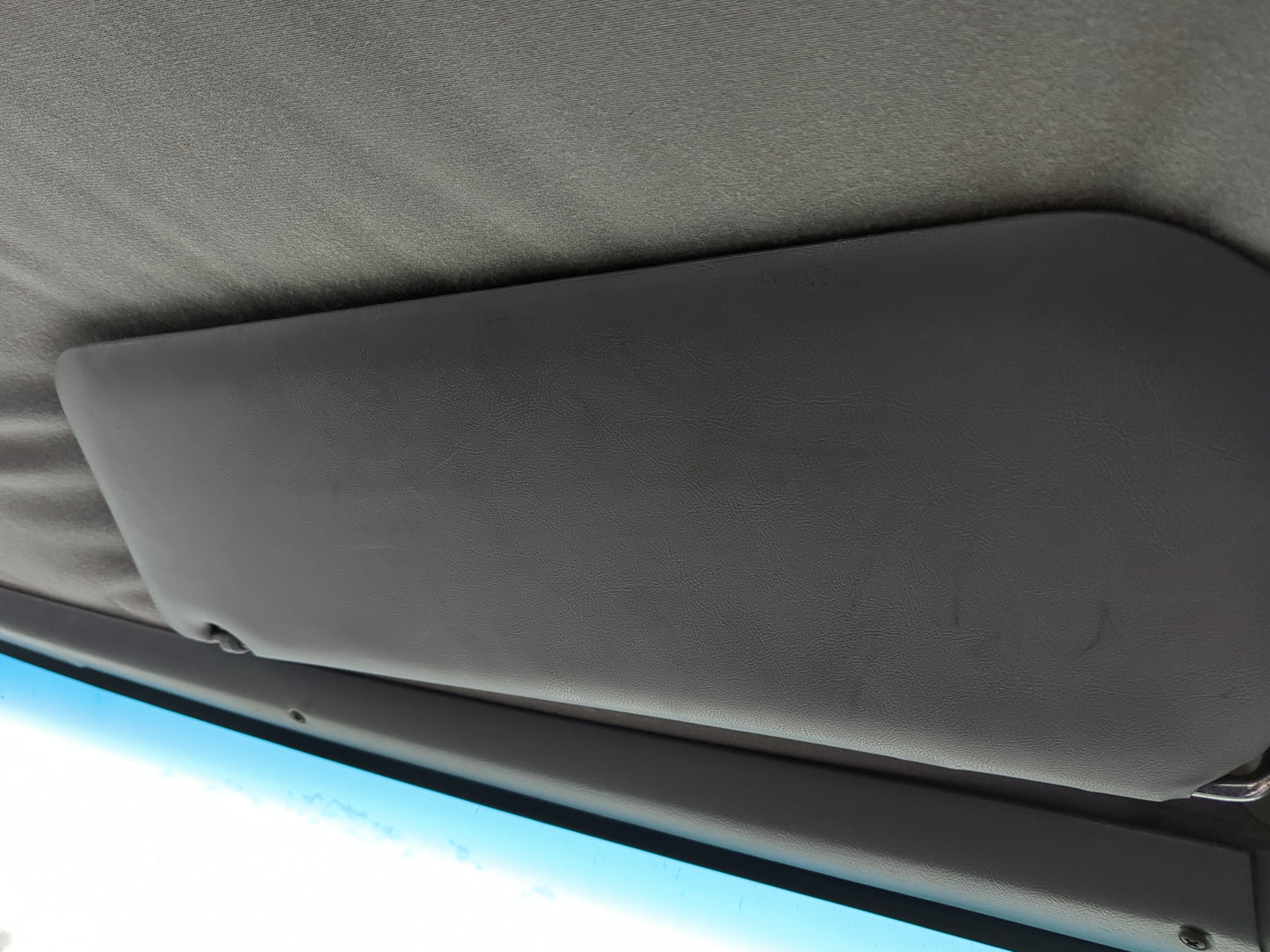 1997 Ford F-250 Sun Visor Shade Replacement Passenger Right Mirror Fits OEM Used Auto Parts - Oemusedautoparts1.com