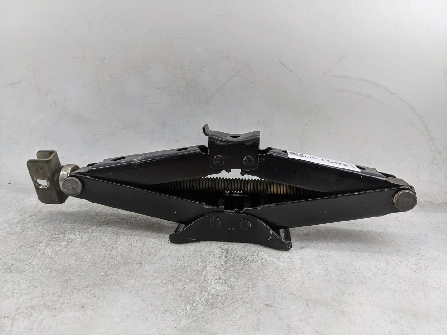 1997 Ford F150 Spare Scissor Car Jack Black 1480140 - Oemusedautoparts1.com