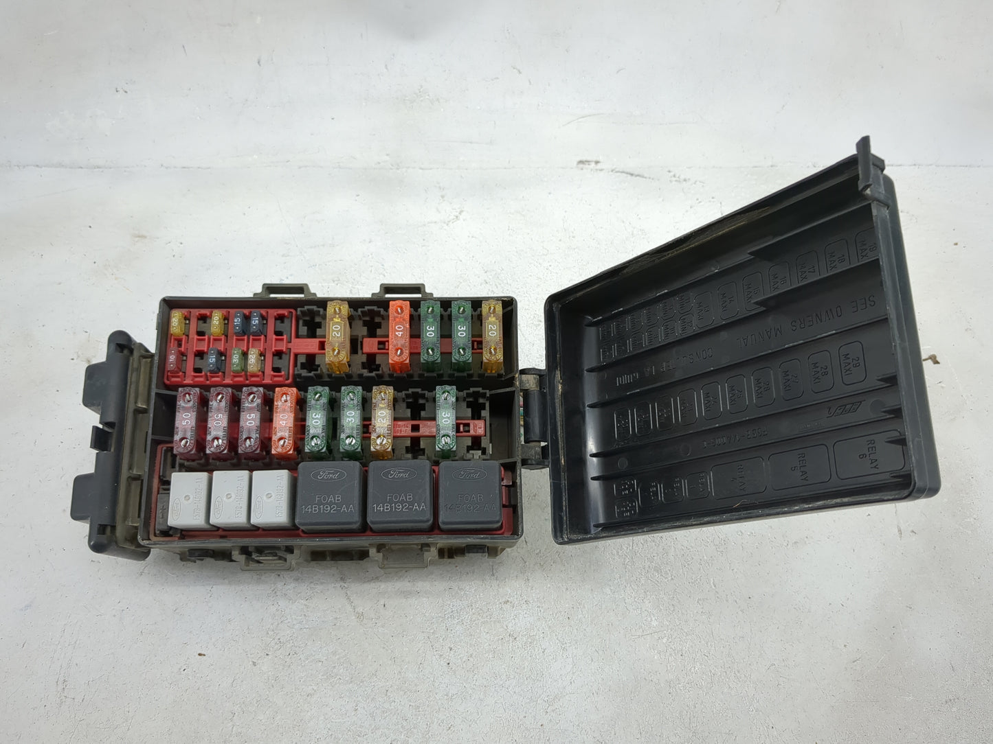 1997 Ford F150 Fusebox Fuse Box Panel Relay Module P/N:F65B-14A003-C F0AB-14B192-AA, F57B-14B192-AA Fits OEM Used Auto Parts