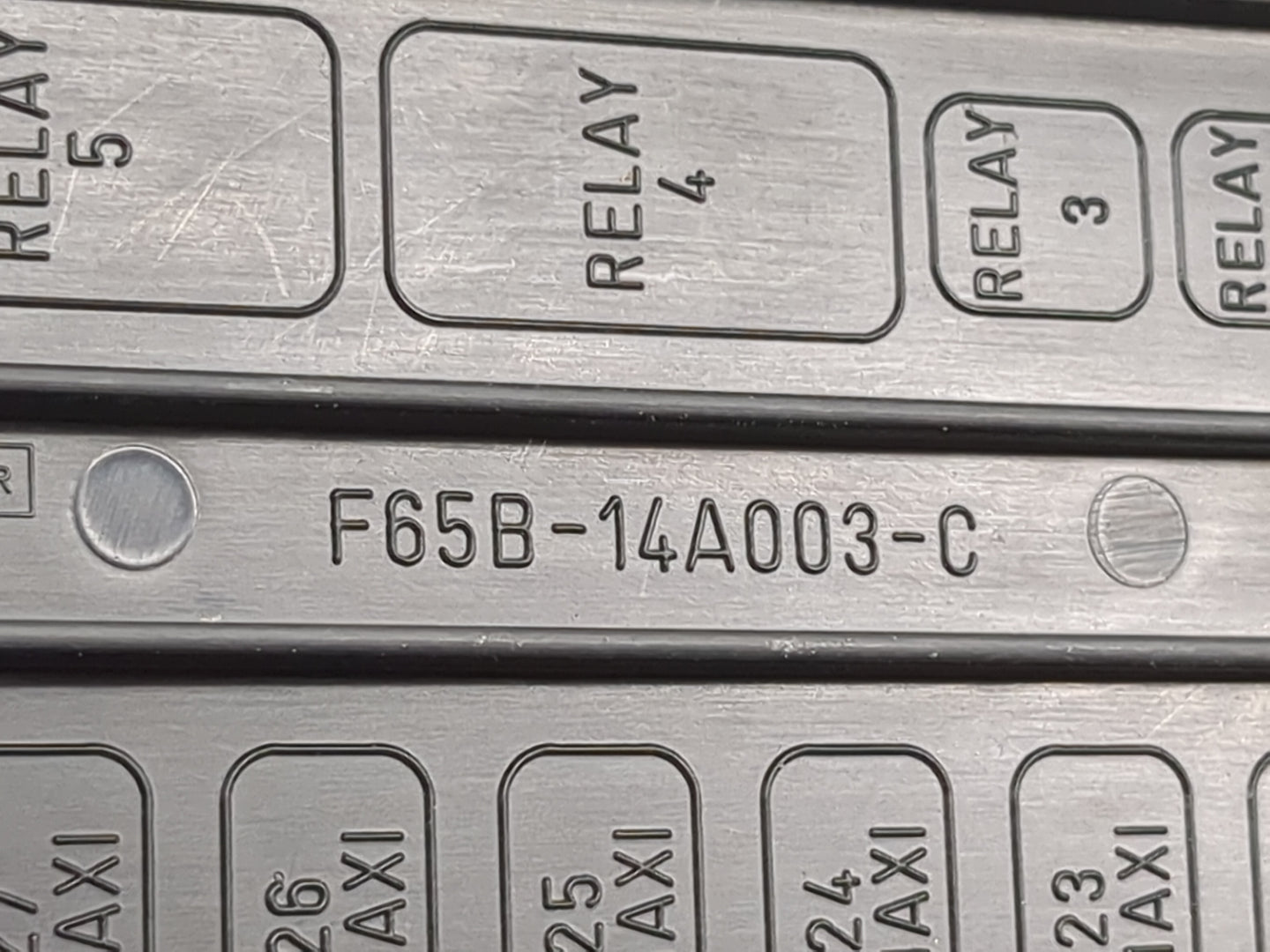 1997 Ford F150 Fusebox Fuse Box Panel Relay Module P/N:F65B-14A003-C F0AB-14B192-AA, F57B-14B192-AA Fits OEM Used Auto Parts