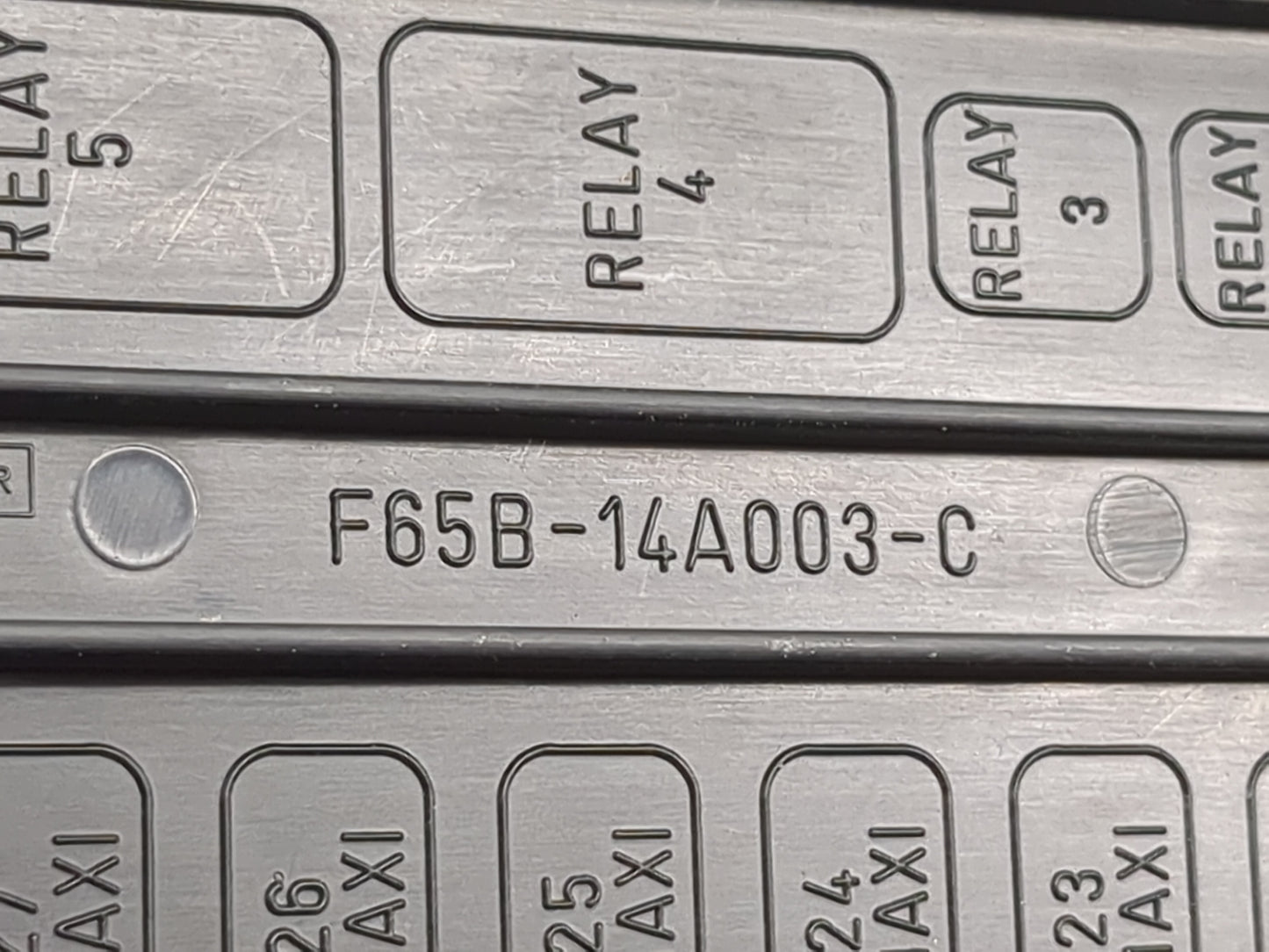1997 Ford F150 Fusebox Fuse Box Panel Relay Module P/N:F65B-14A003-C F0AB-14B192-AA, F57B-14B192-AA Fits OEM Used Auto Parts