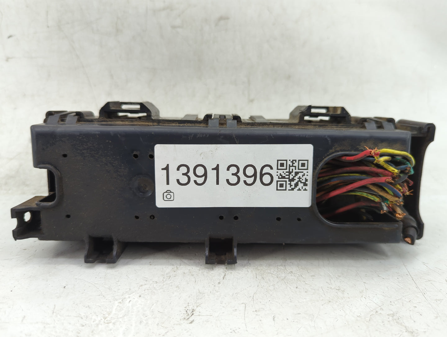 1997 Ford Windstar Fusebox Fuse Box Panel Relay Module P/N:F37B-14B176 Fits OEM Used Auto Parts - Oemusedautoparts1.com