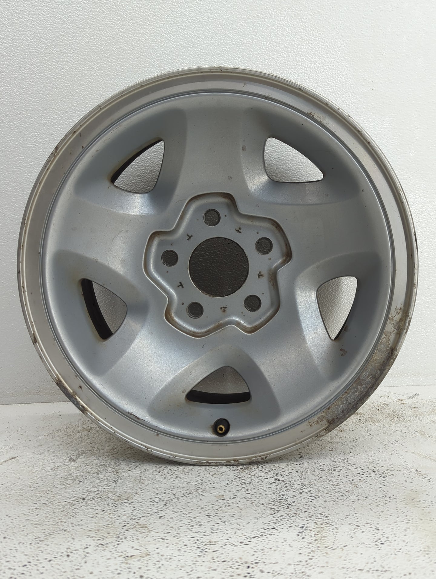 Gmc Chevrolet Oem Wheel Rim Silver - Oemusedautoparts1.com
