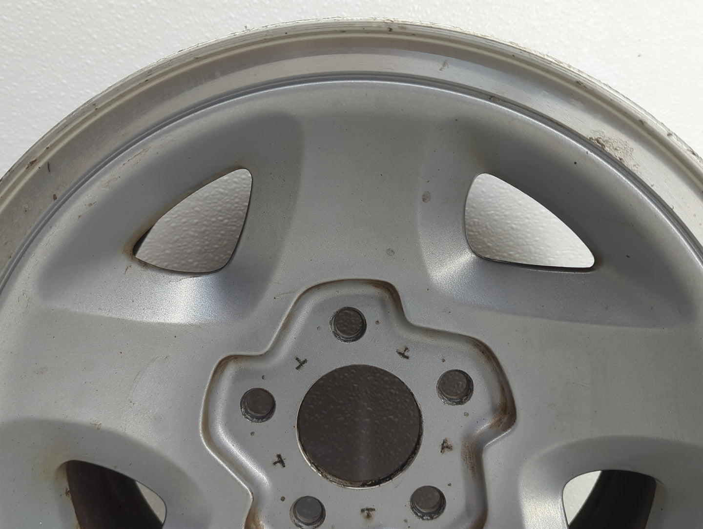 Gmc Chevrolet Oem Wheel Rim Silver - Oemusedautoparts1.com