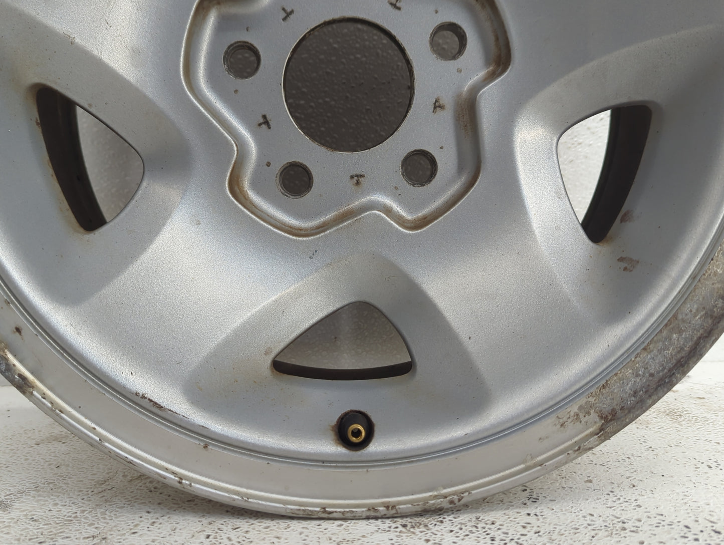 Gmc Chevrolet Oem Wheel Rim Silver - Oemusedautoparts1.com