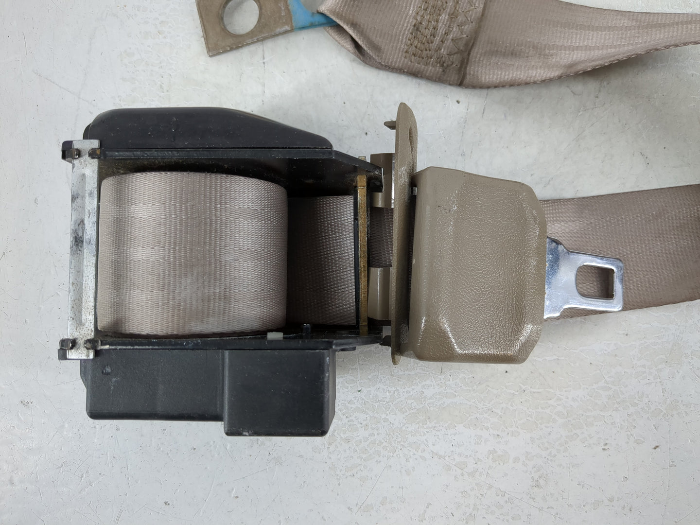 1997 Gmc G1500 Passenger Right Seat Belt Rear Retractor - Oemusedautoparts1.com