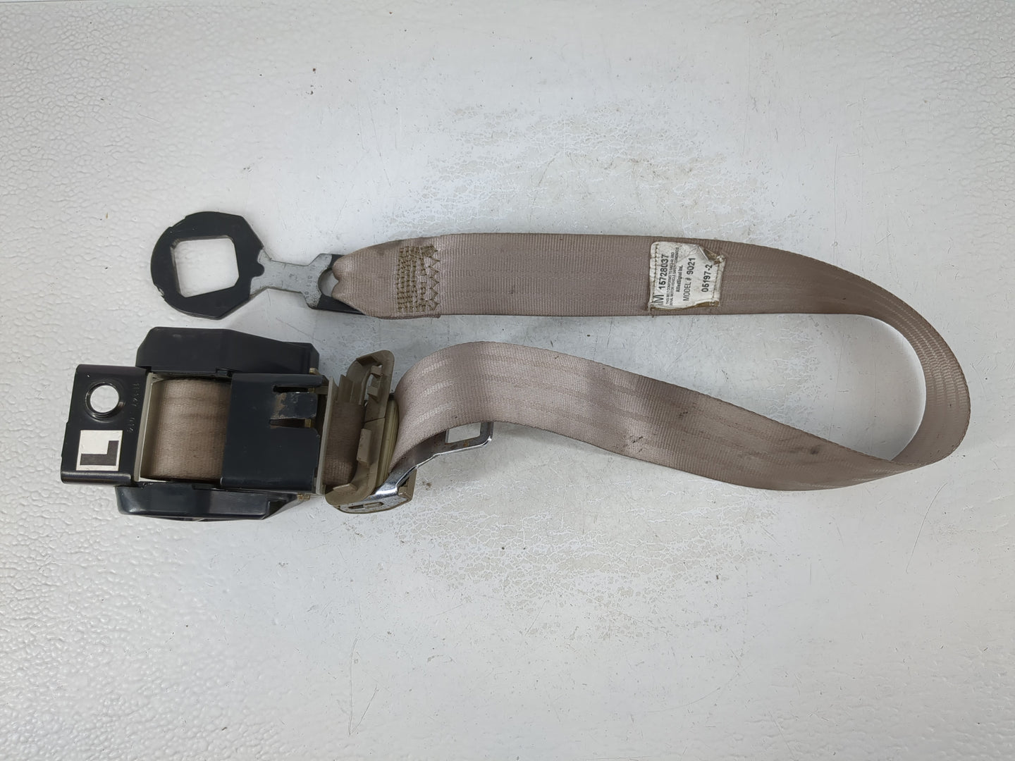 1997 Gmc G1500 Left Driver Seat Belt Rear Retractor - Oemusedautoparts1.com