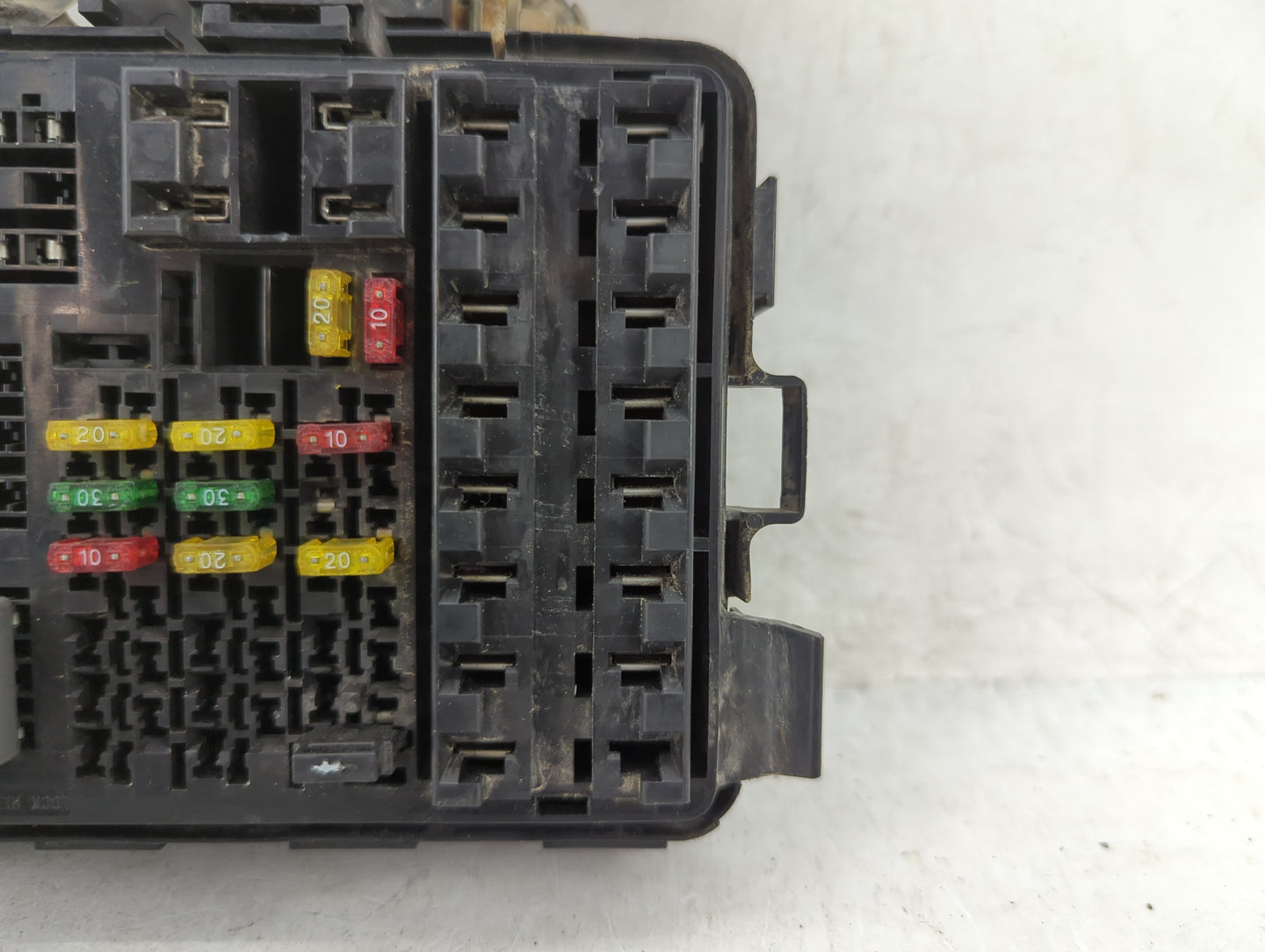 1997 Gmc Sierra Fusebox Fuse Box Panel Relay Module P/N:12146286 Fits OEM Used Auto Parts - Oemusedautoparts1.com