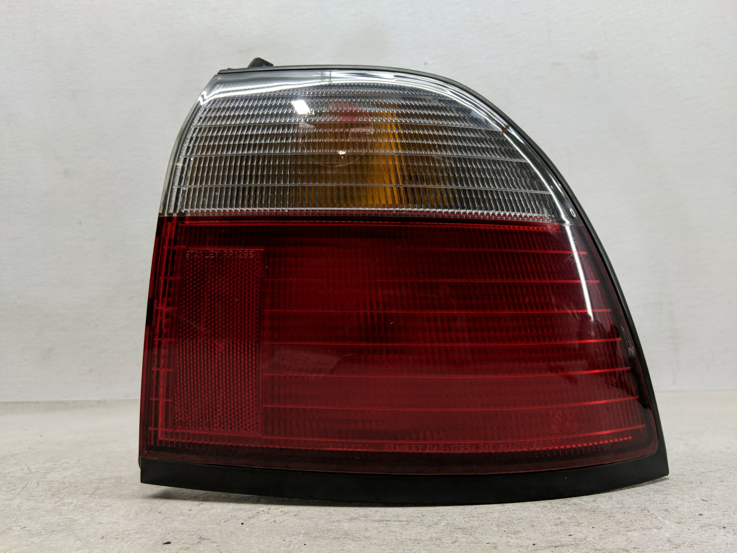 1996-1997 Honda Accord Tail Light Assembly Passenger Right OEM P/N:043-1285 Fits Fits 1996 1997 OEM Used Auto Parts - Oemuse